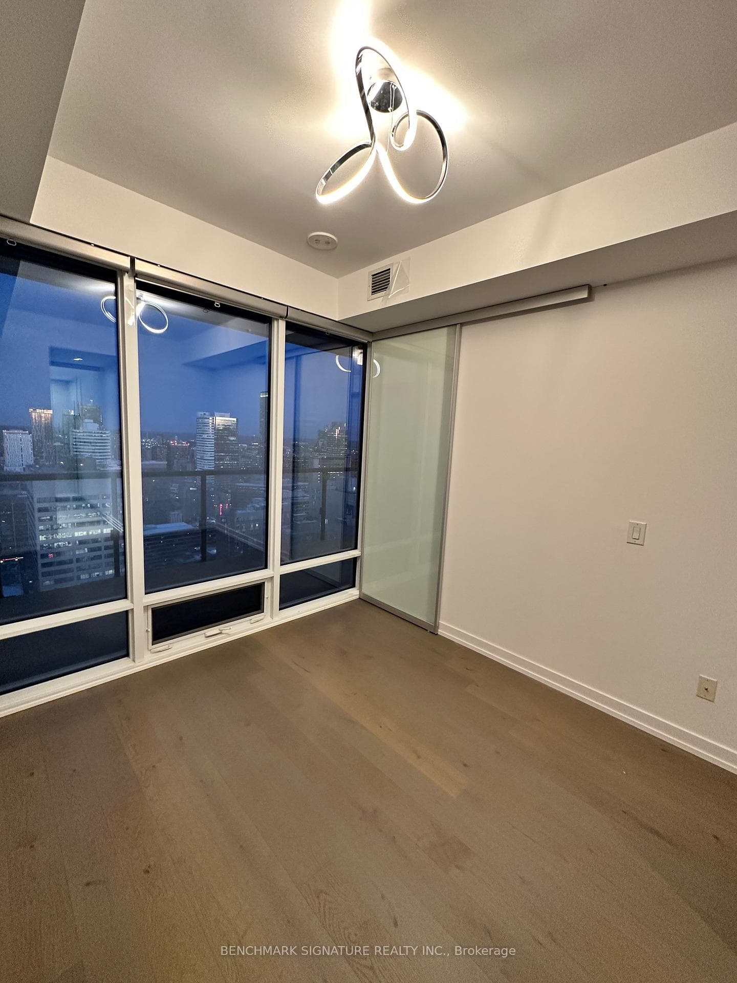 488 University Avenue Unit 3005 photo 8