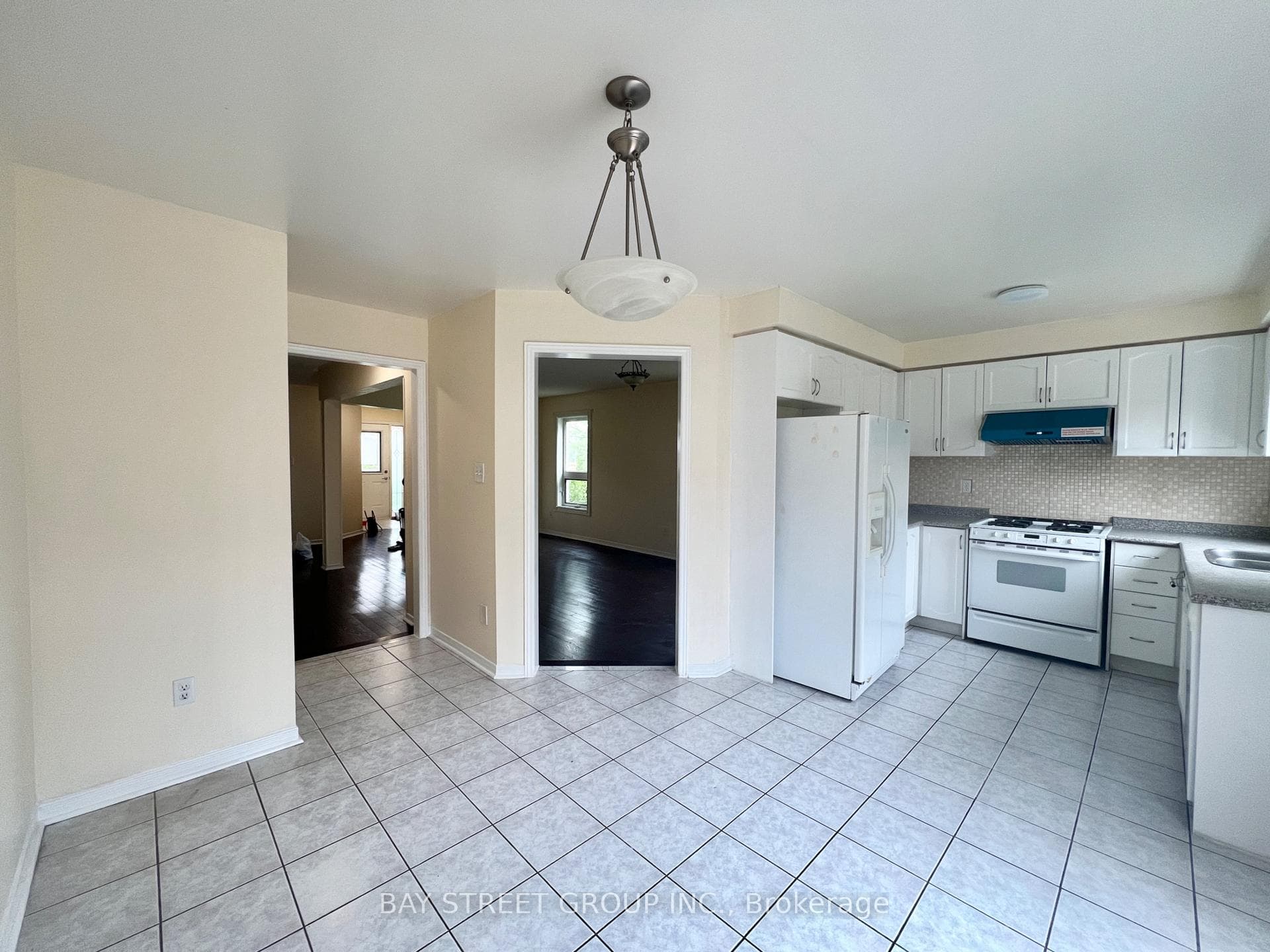 561 Pinder Avenue photo 11