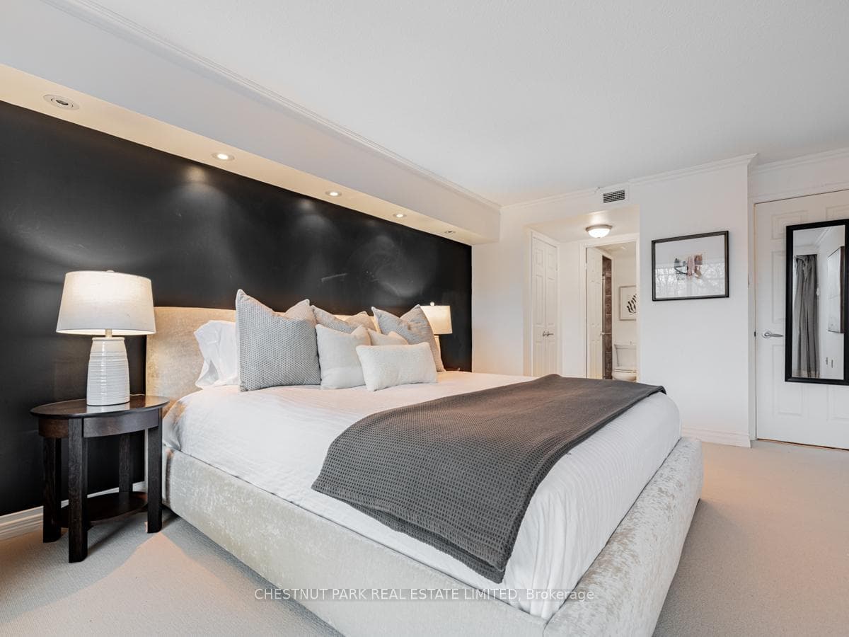 360 Bloor Street Unit R101 photo 28