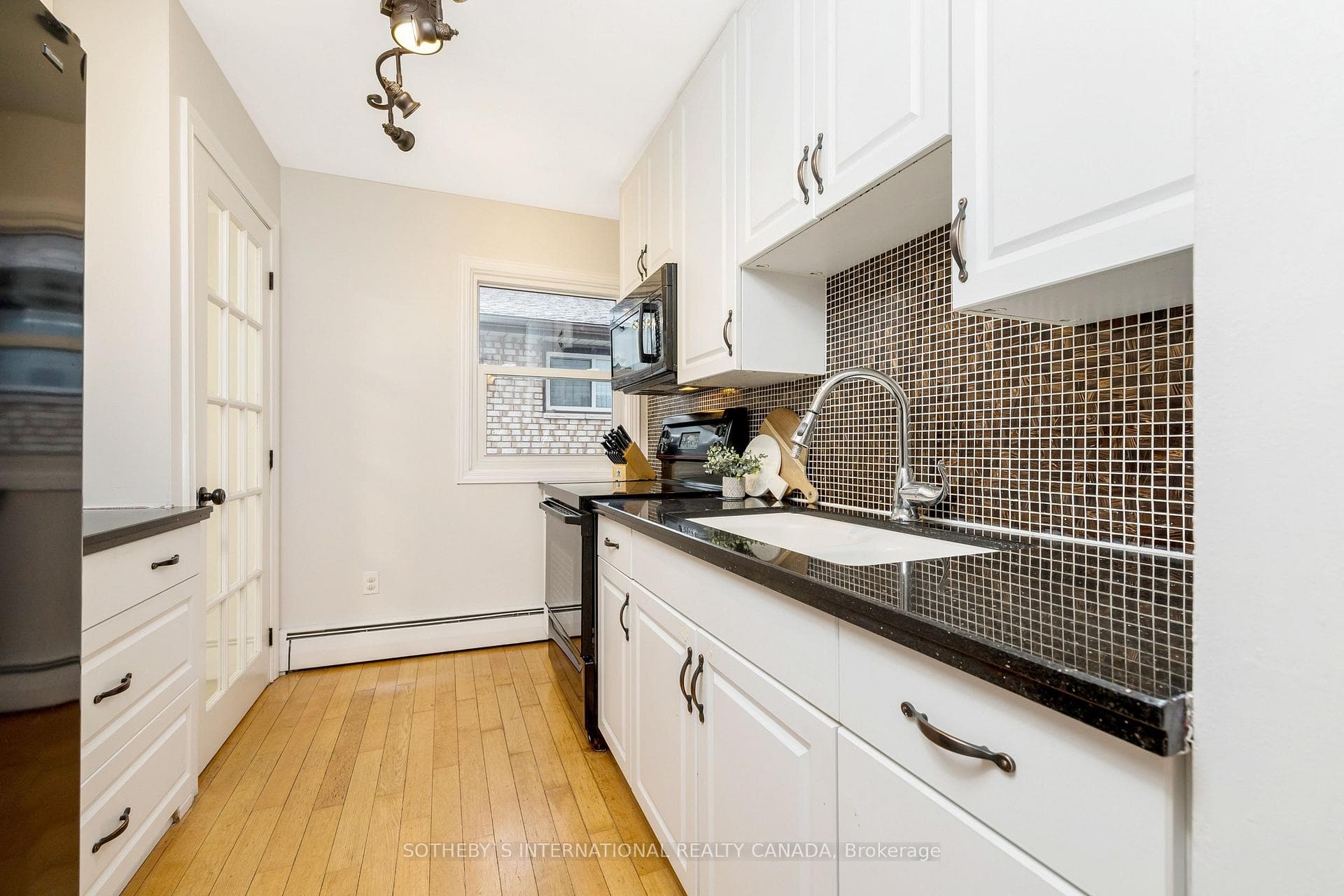 88 Adeline Avenue photo 11