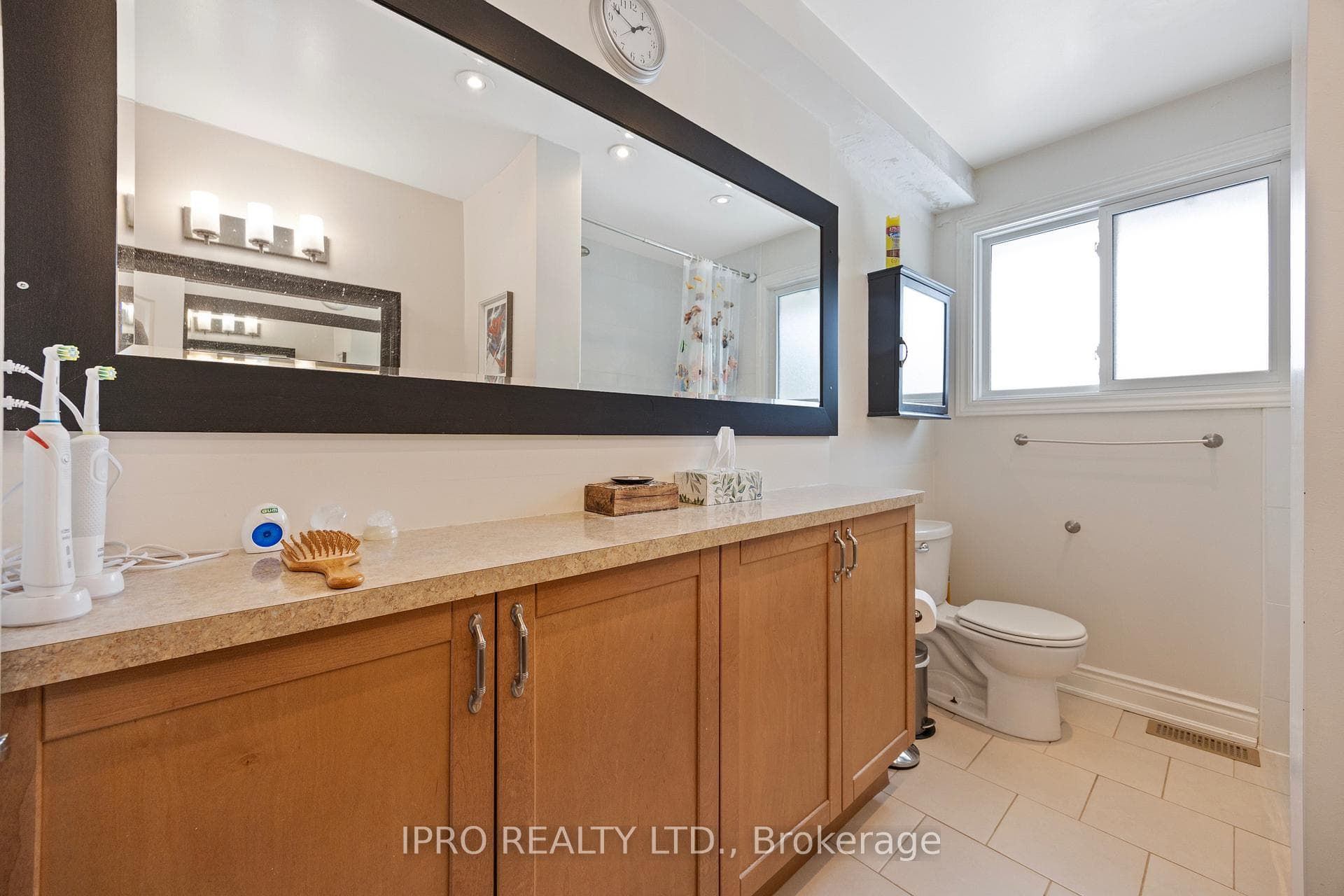 504 Stewart Street photo 15