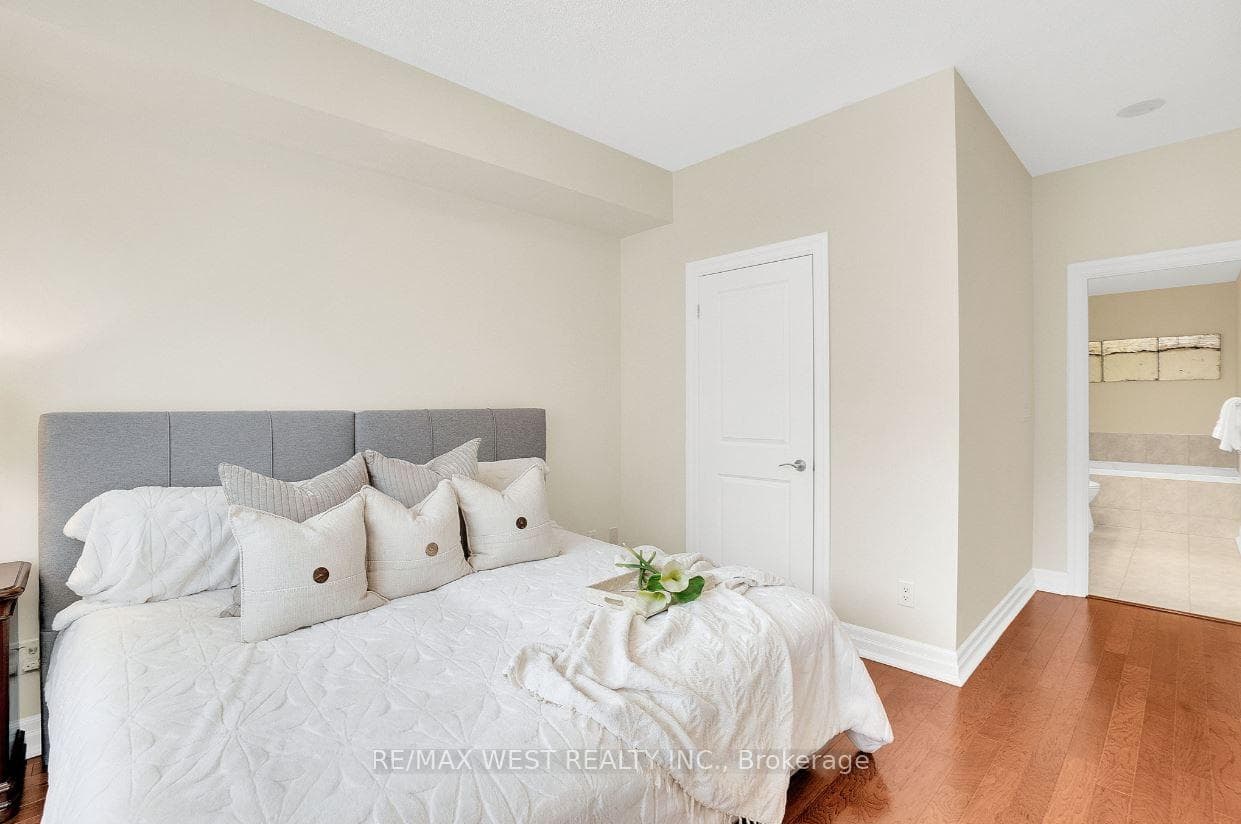180 John West Way Unit 324 photo 17