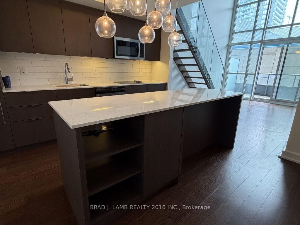 5 Hanna Avenue Unit 328 photo 8
