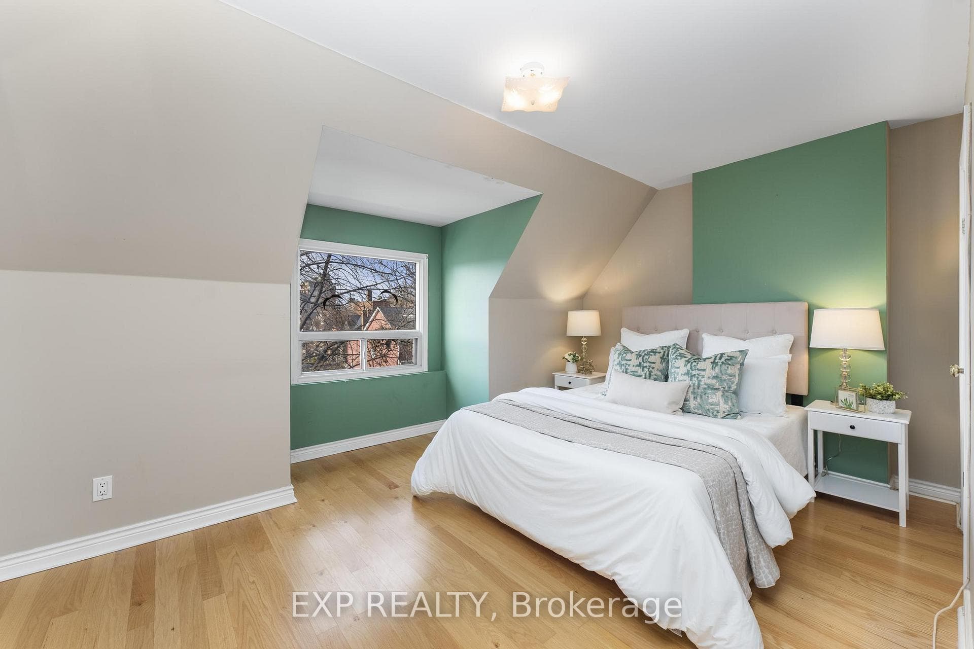 11 Harcourt Avenue photo 7