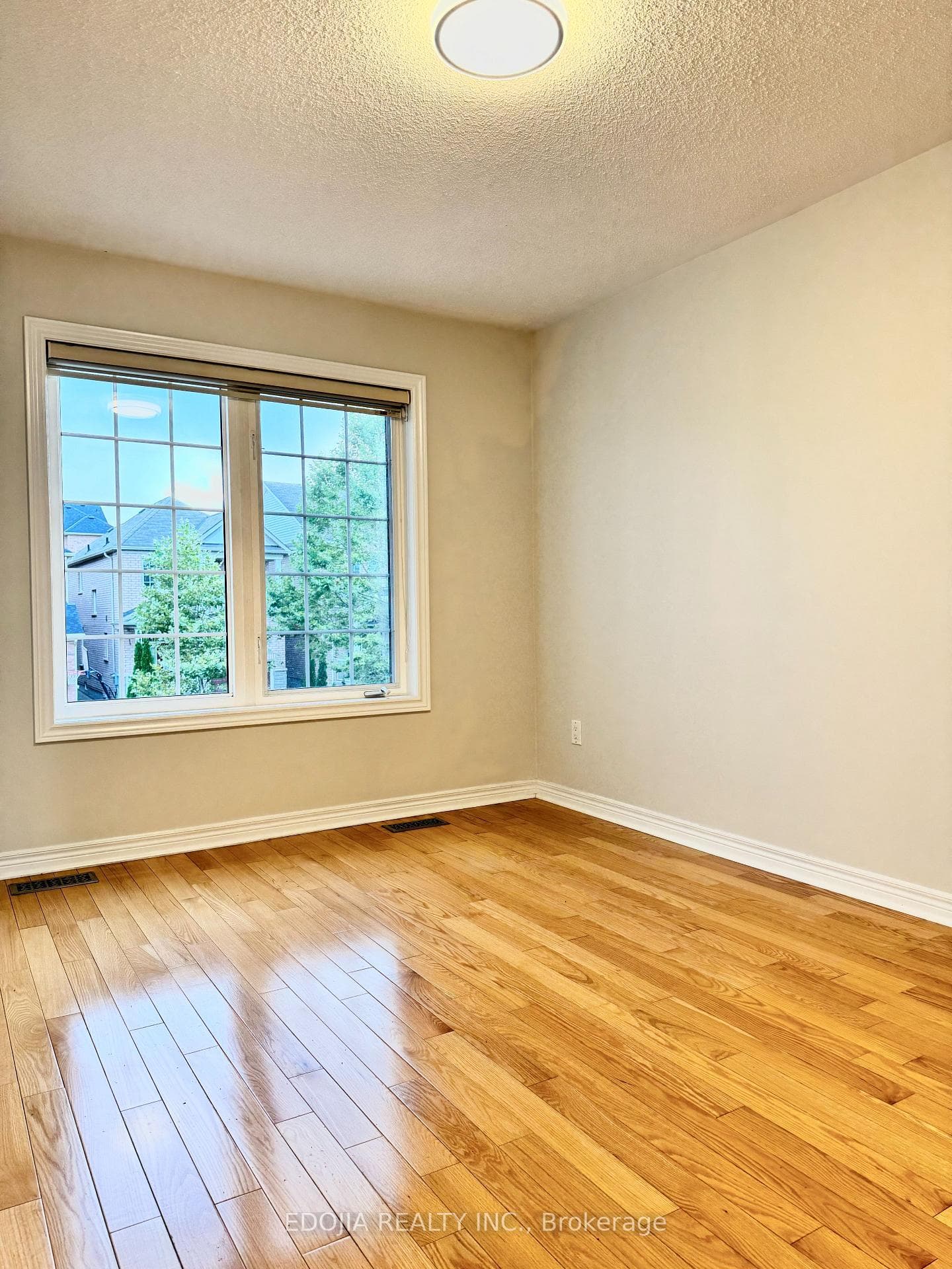 15 Catalpa Crescent Unit Main photo 11
