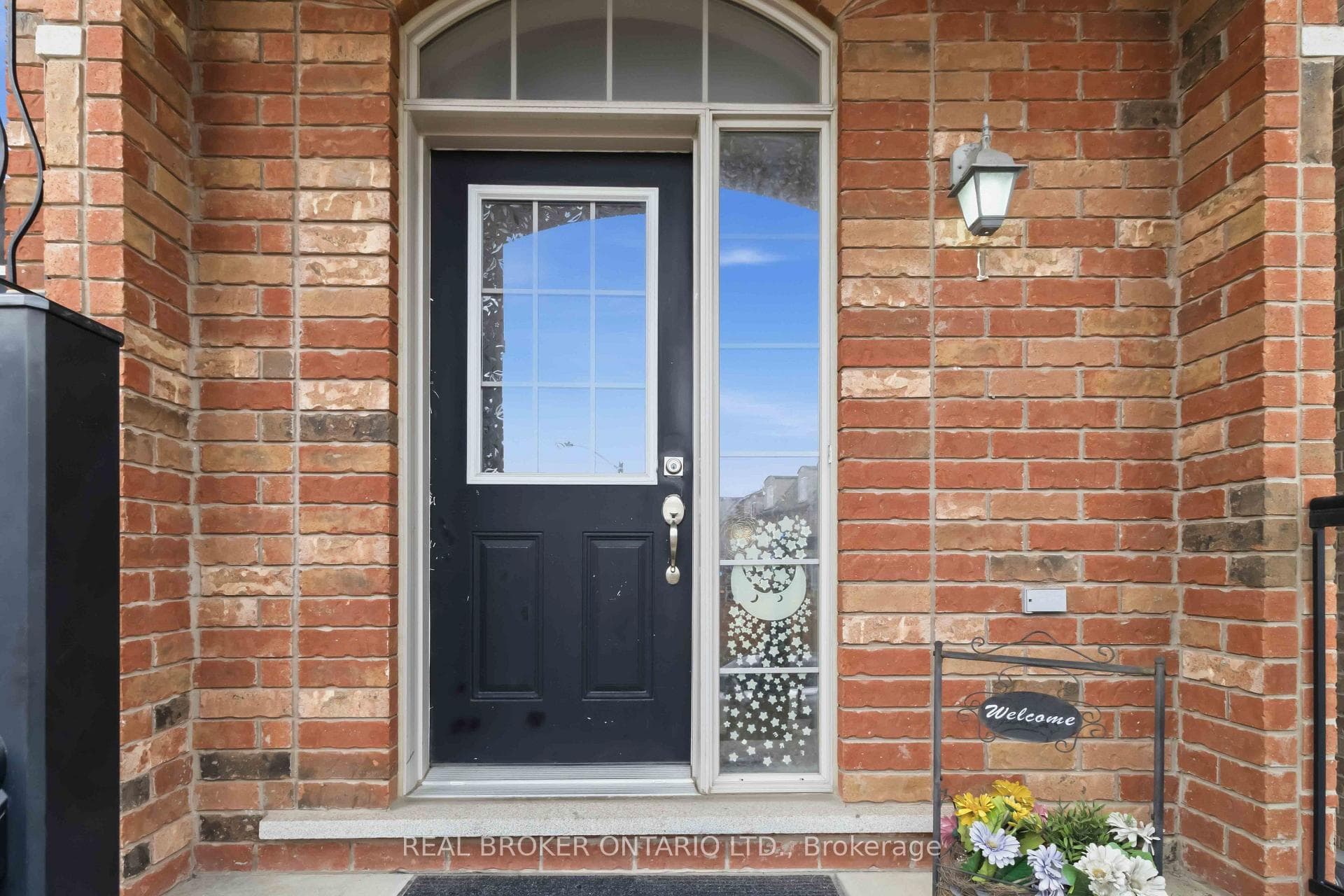27 Mccartney Street Unit MAIN photo 2