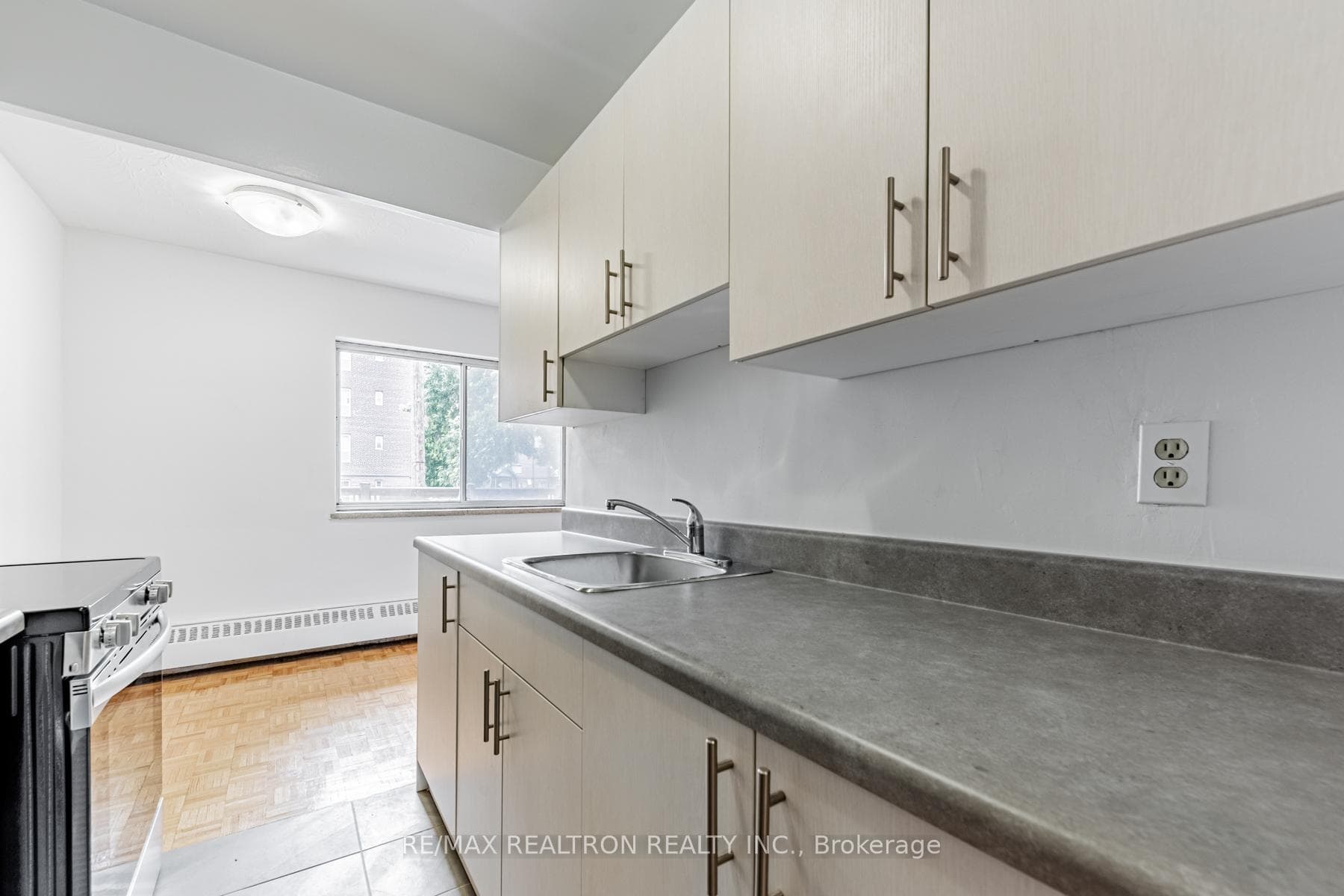 165 Colborne Avenue Unit 202 photo 10