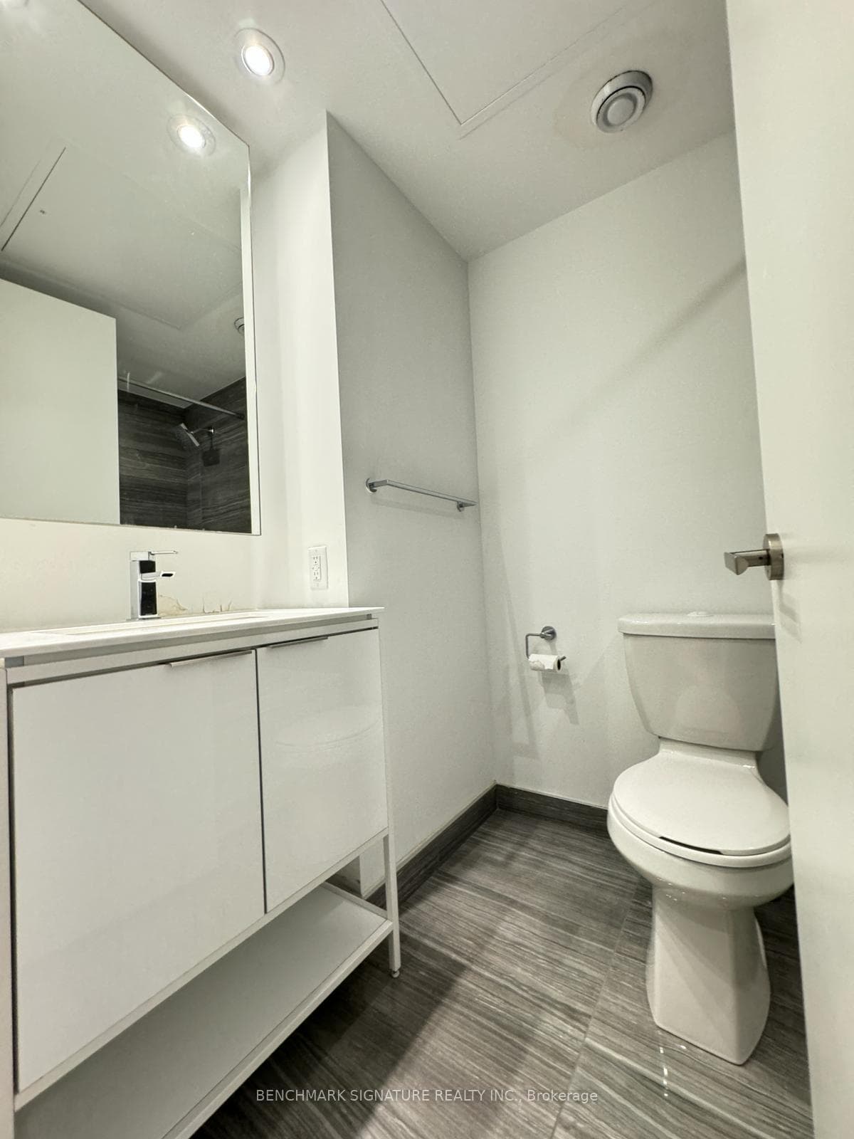 77 Shuter Street Unit 3105 photo 16