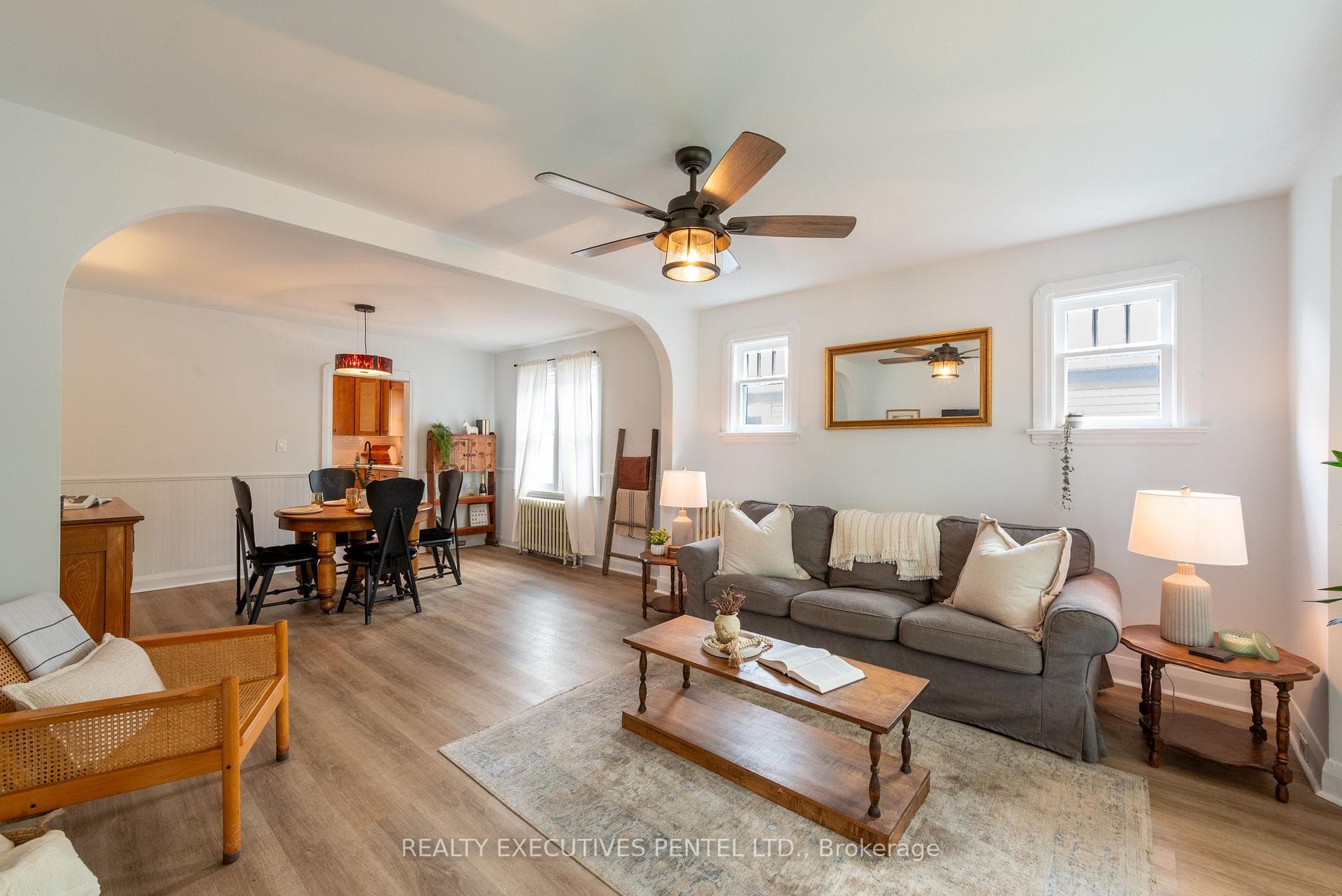 142 University Avenue photo 8