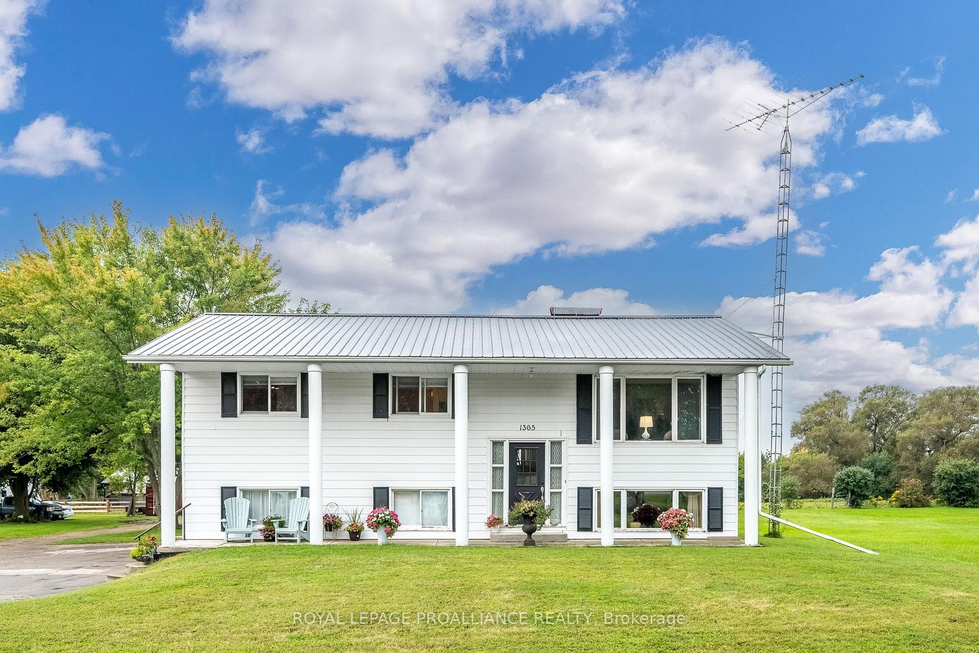 1365 Ontario Street photo 4