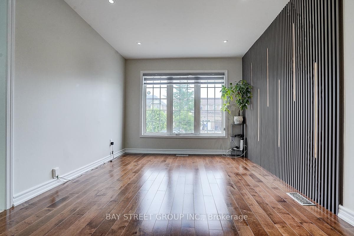 34 Hyacinth Crescent photo 9