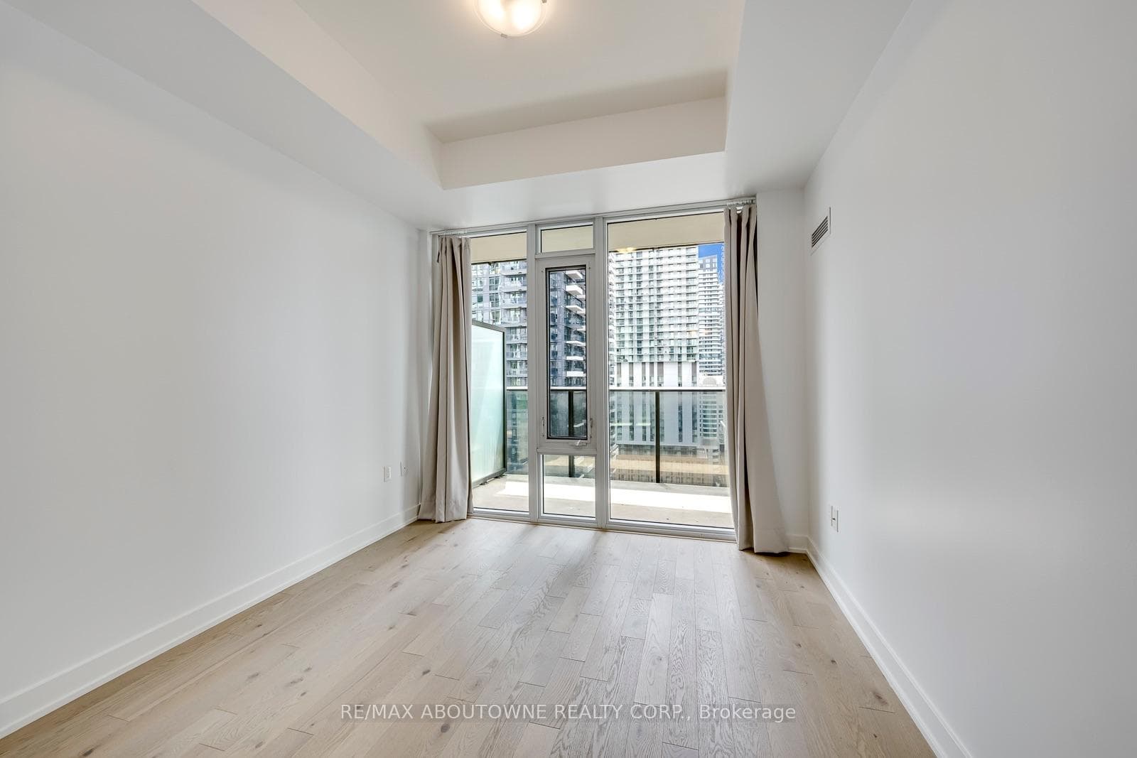 330 Richmond Street Unit 2601 photo 16