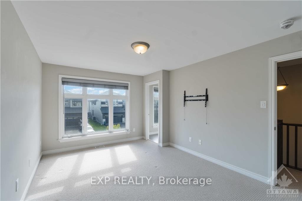 760 CARNELIAN Crescent photo 15