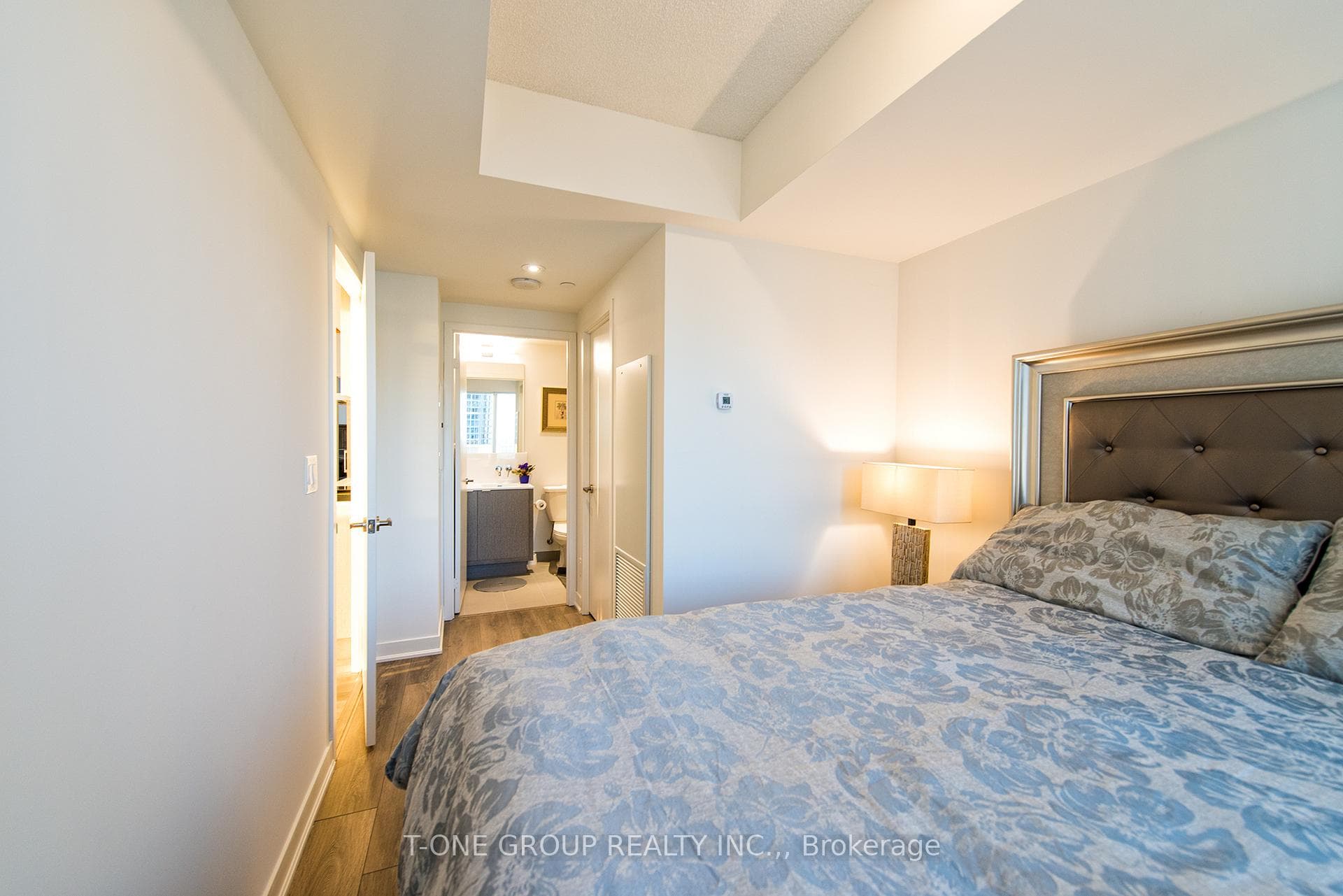 88 Harbour Street Unit 2610 photo 9