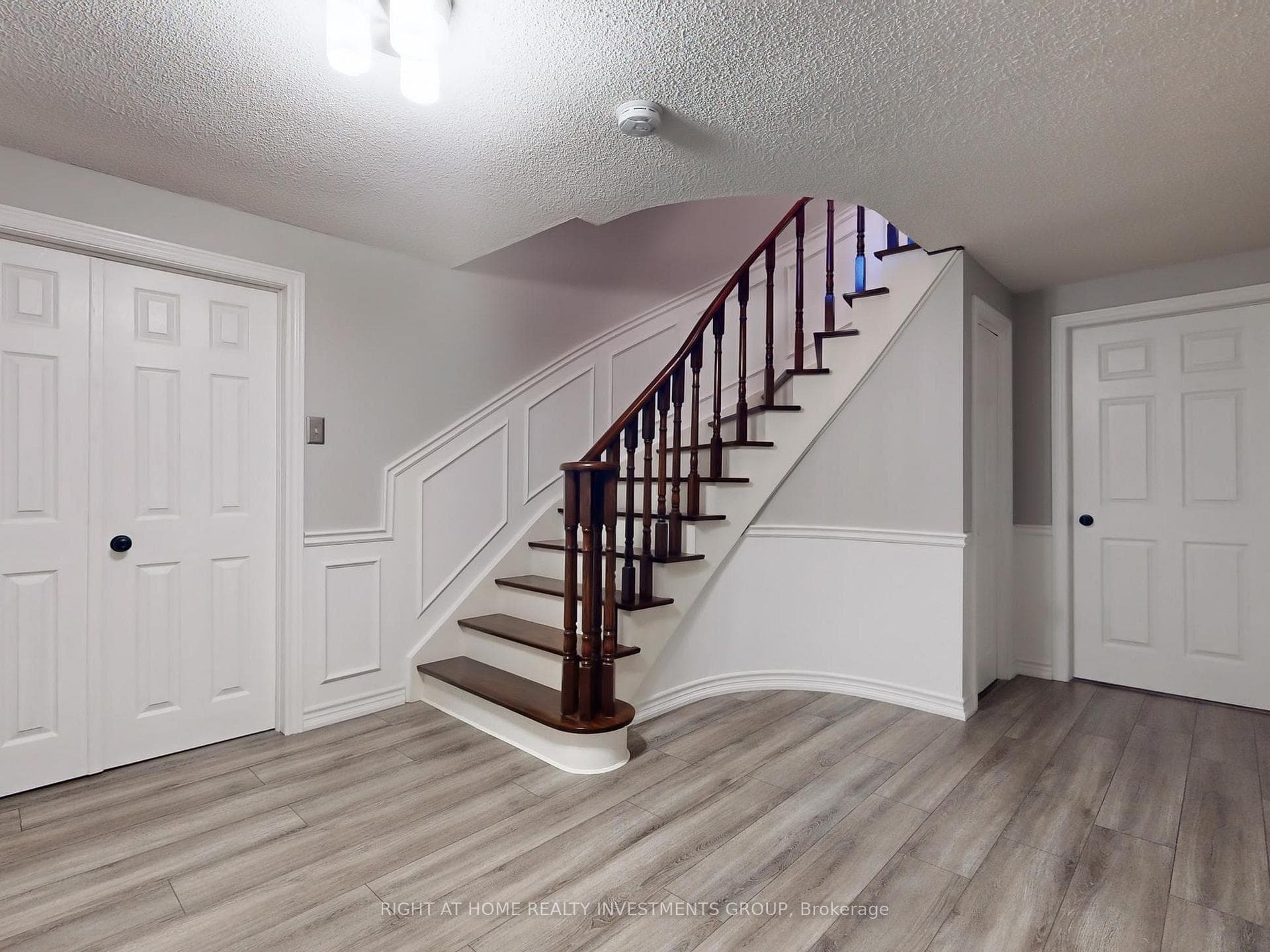 203 Kensit Avenue photo 28