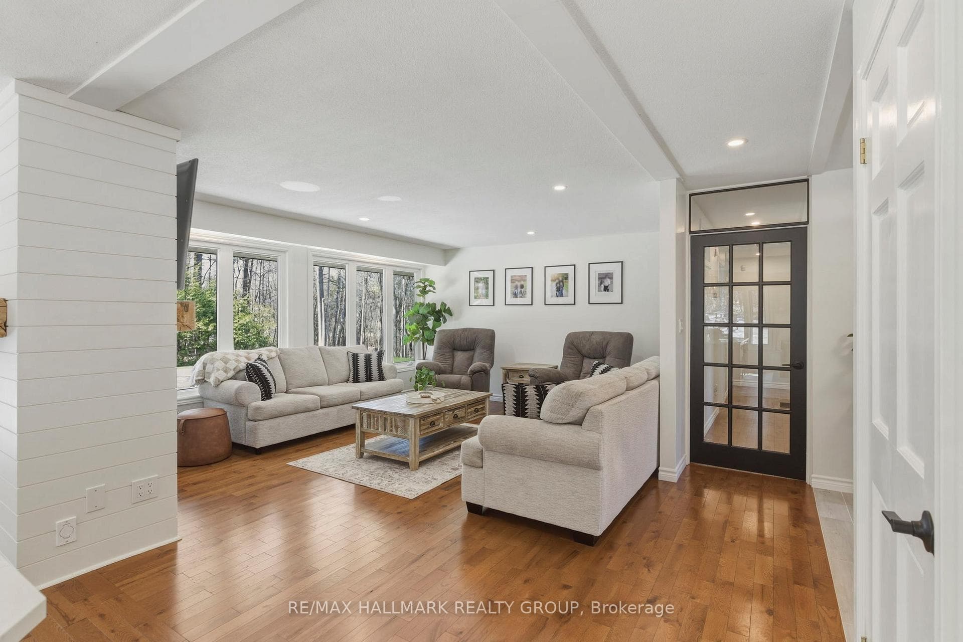 408 Yole Crescent photo 6
