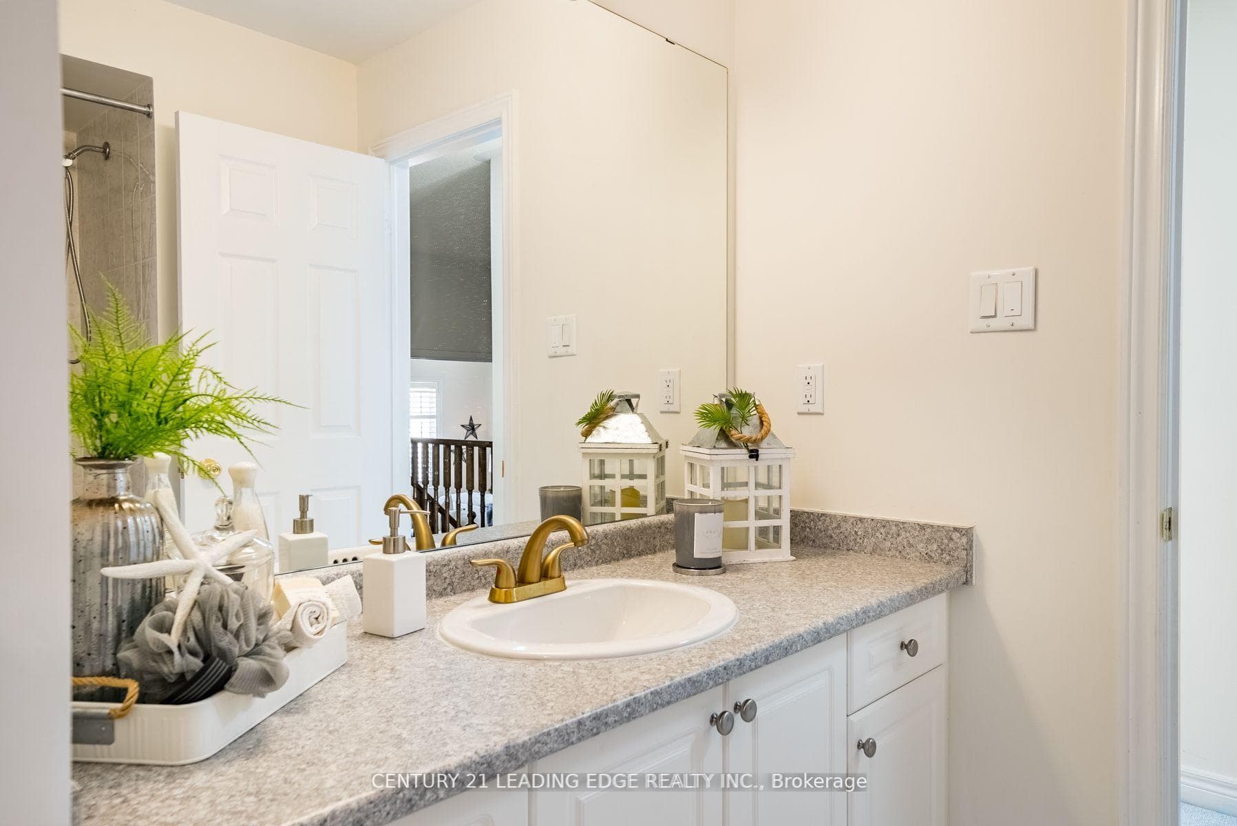 21 Darlet Avenue photo 34