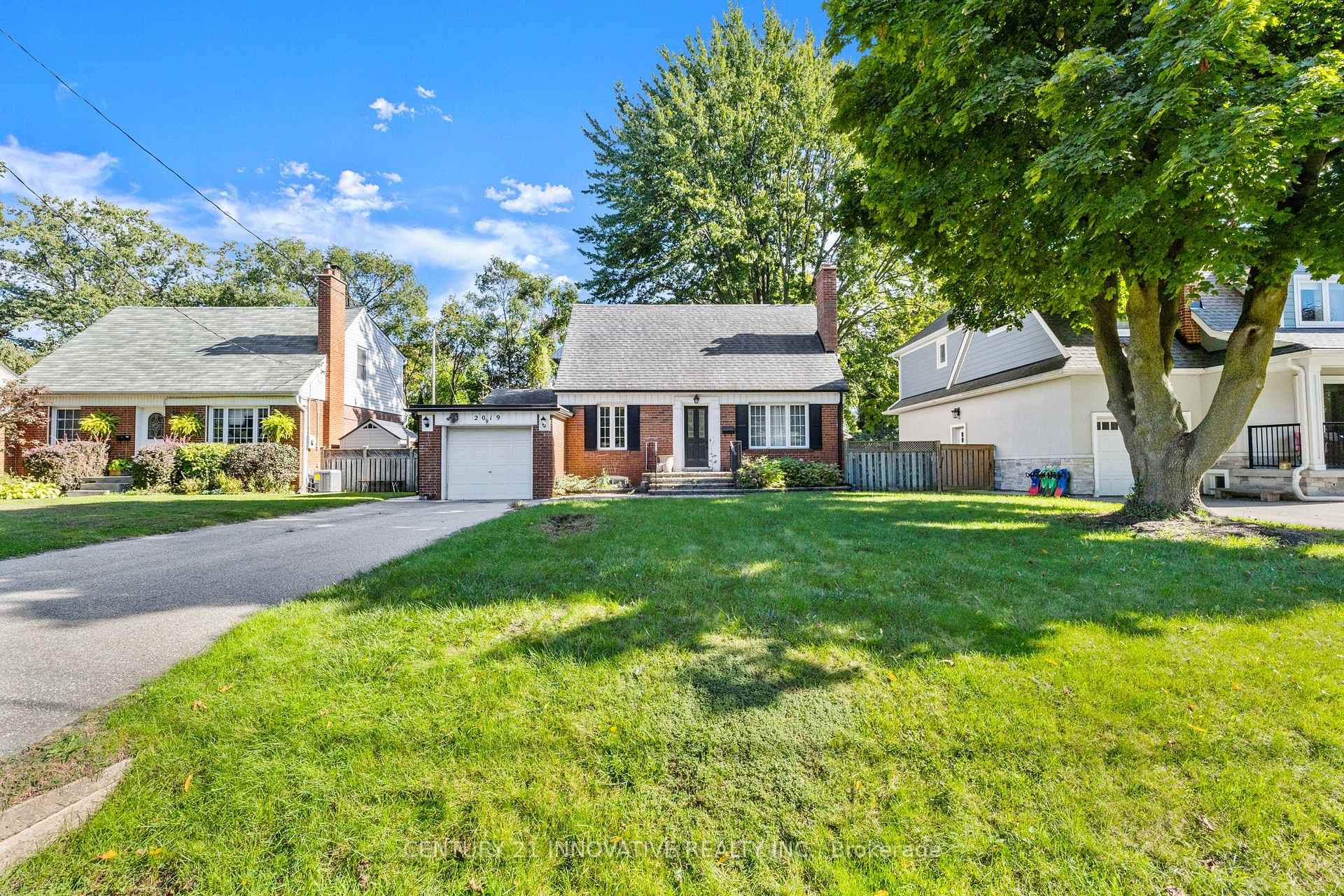 2019 Courtland Crescent photo 2