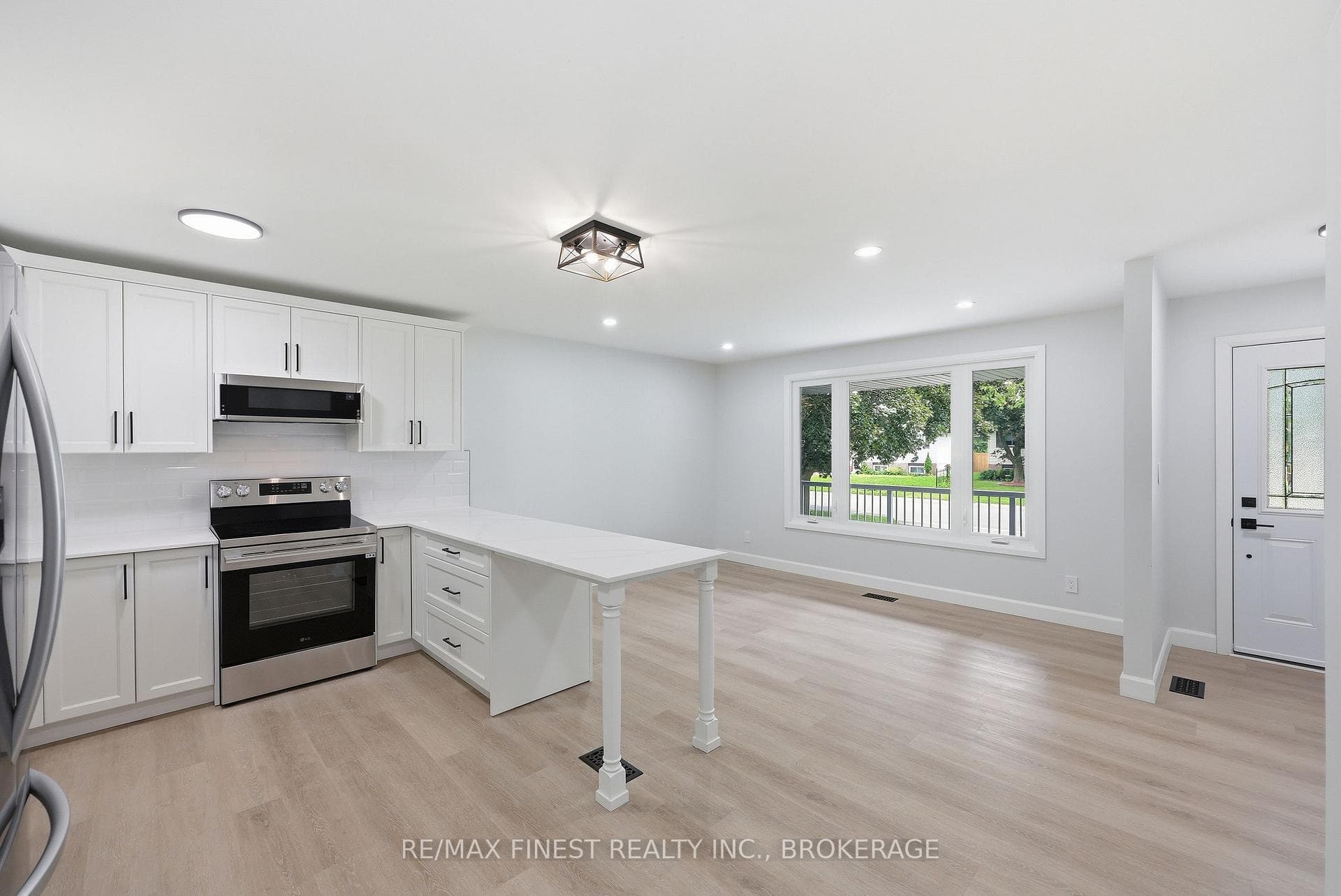 687 Willis Street photo 13
