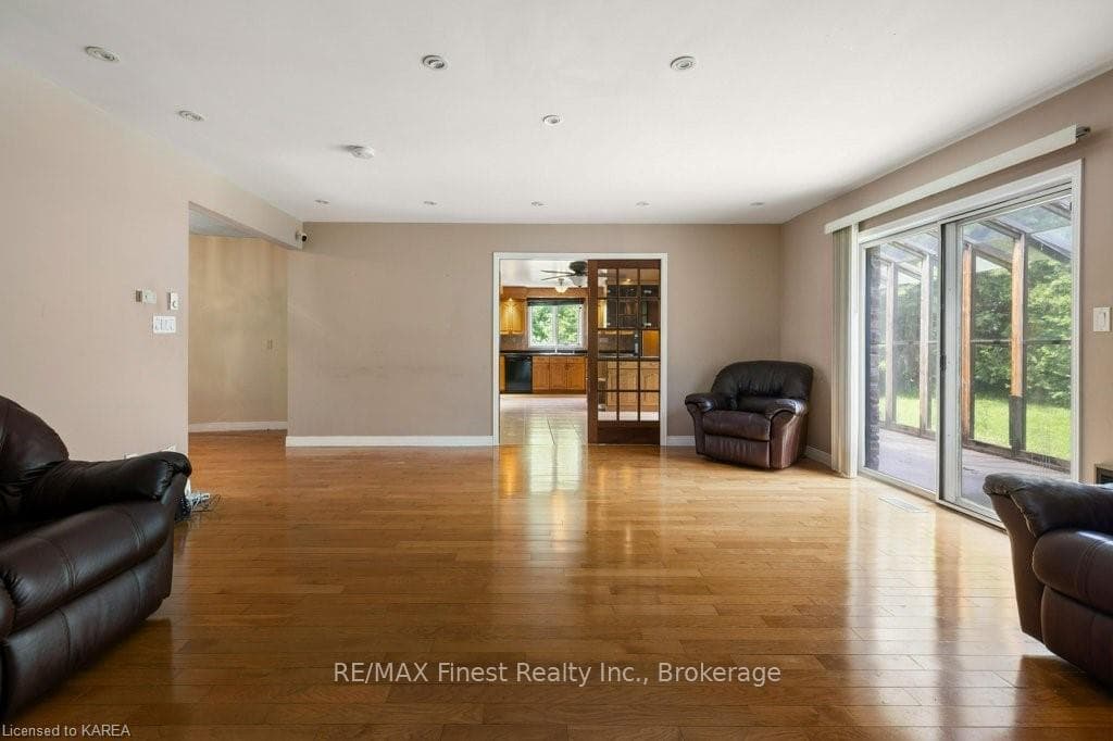 3664 PRINCESS Street photo 16