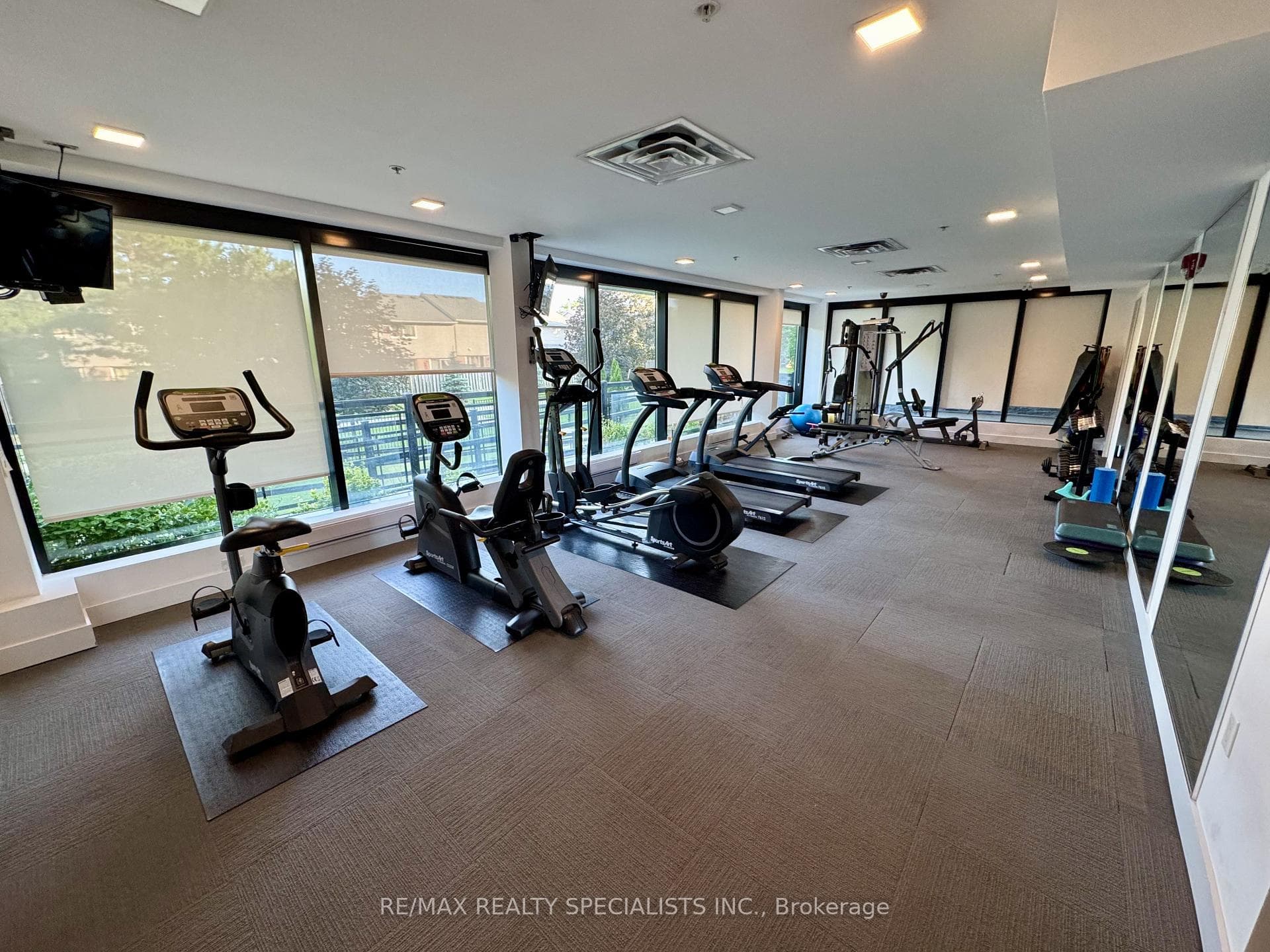 3170 Erin Mills Parkway Unit 319 photo 14