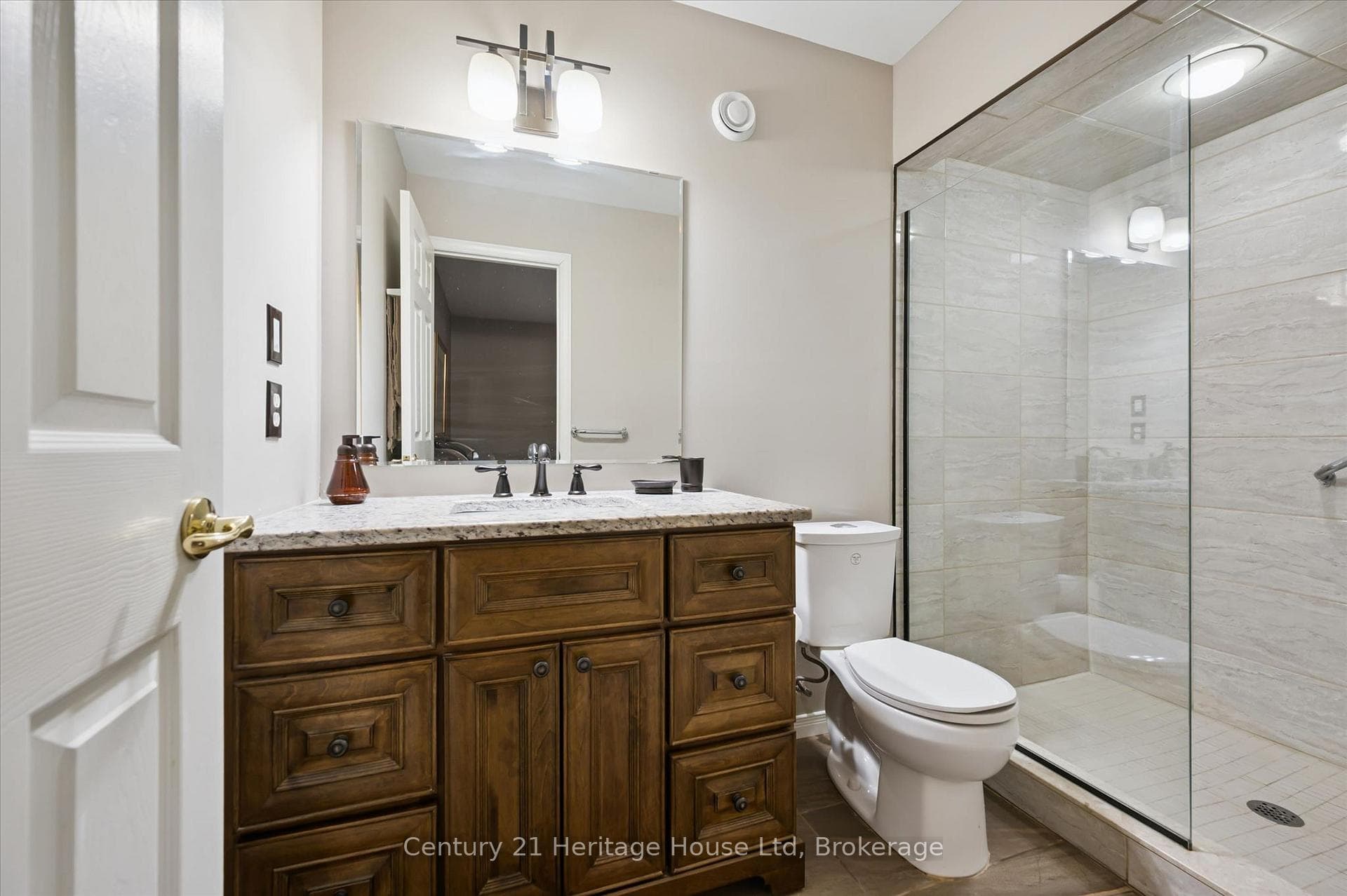 41 Thomas Boulevard photo 25