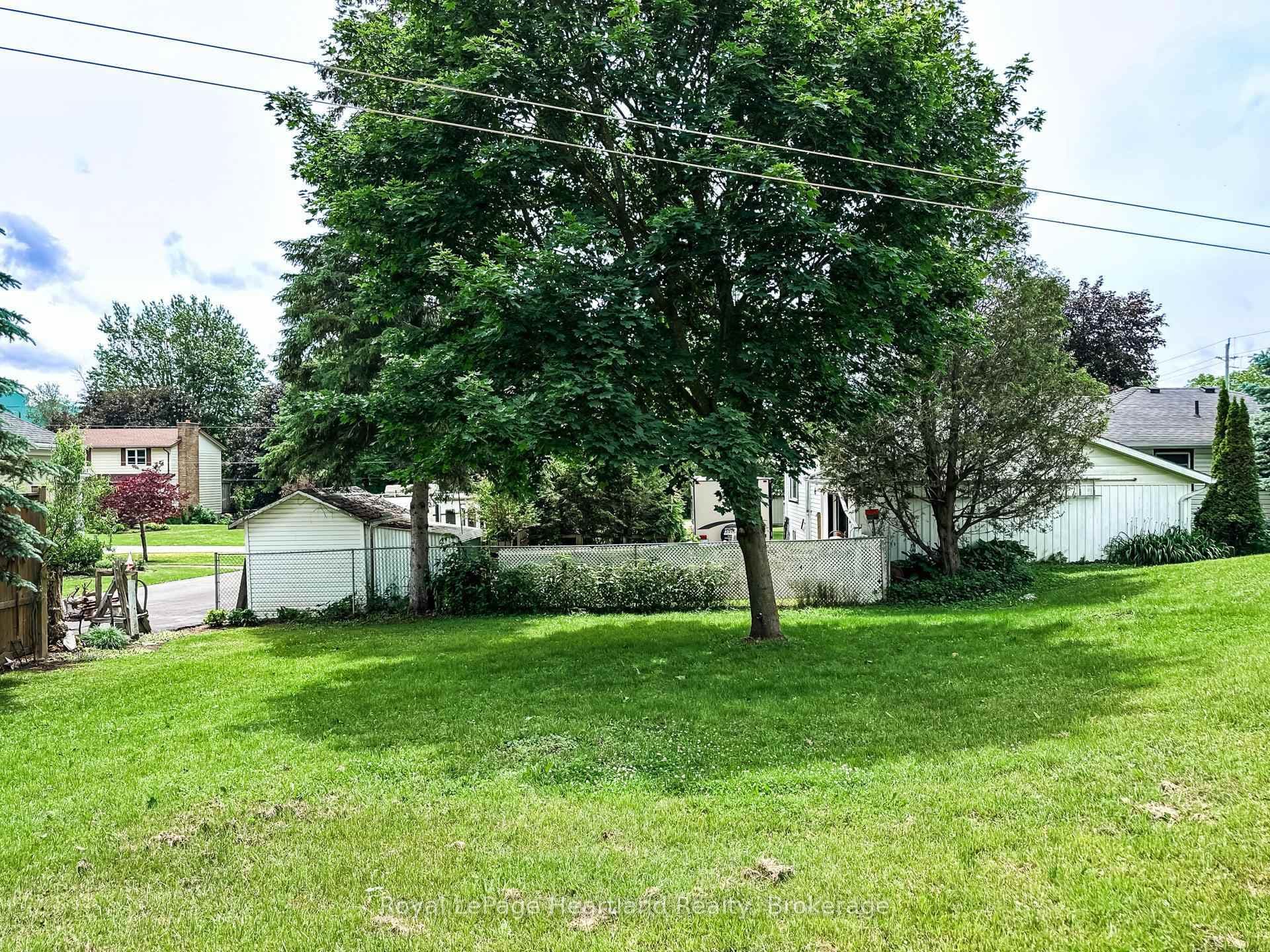 576 Queen Street photo 34