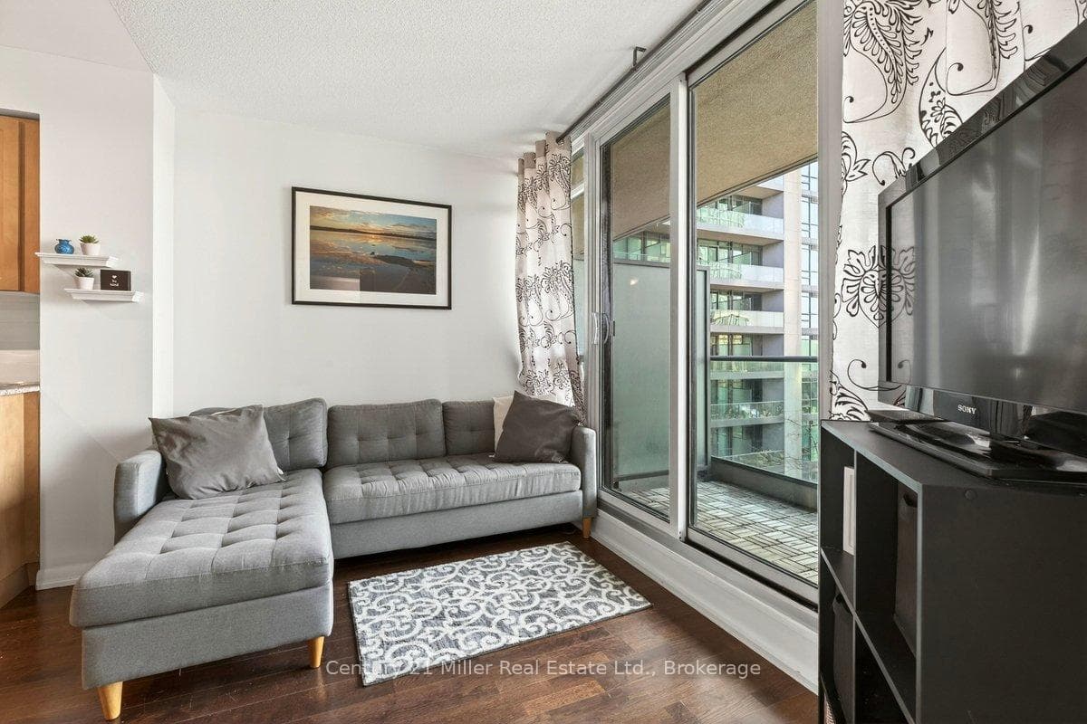 209 Fort York Boulevard Unit 562 photo 20