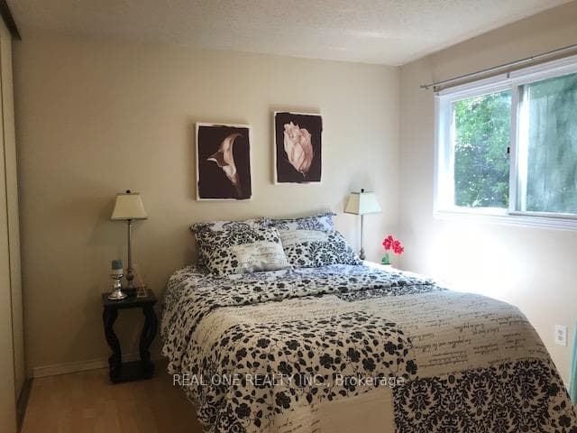 15 Newlands Avenue photo 11