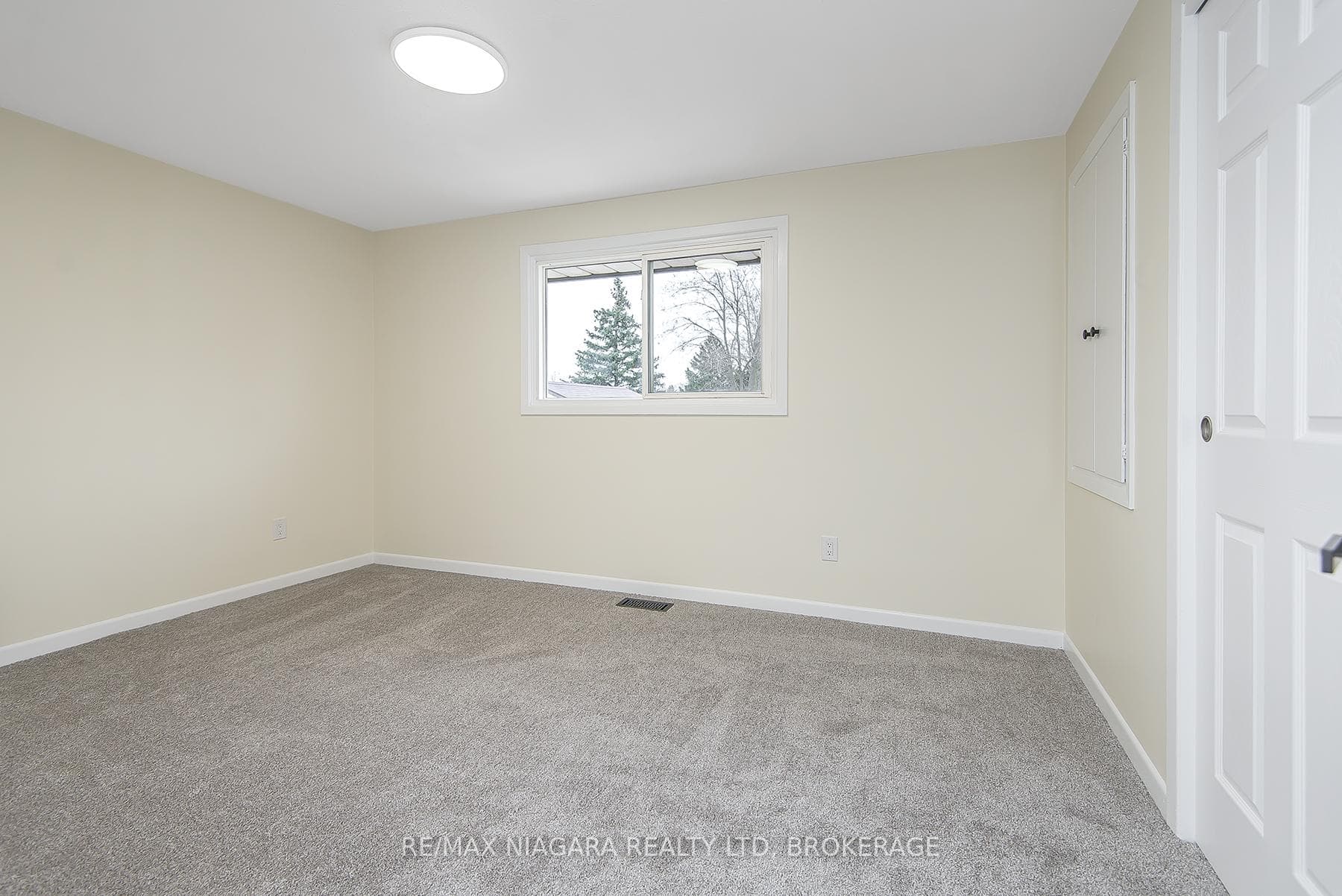16 Huntley Crescent photo 27