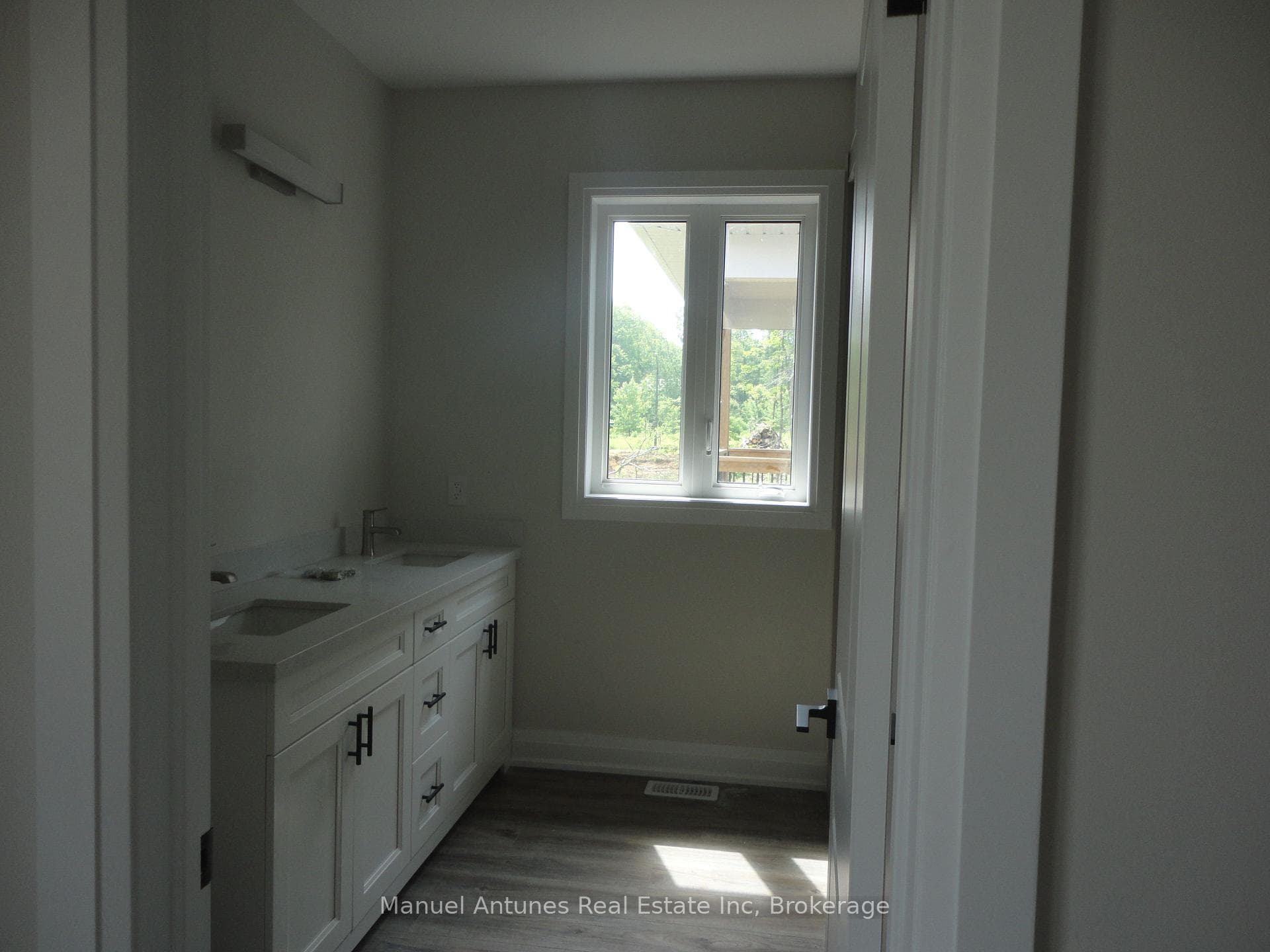 Ensuite- double sinks