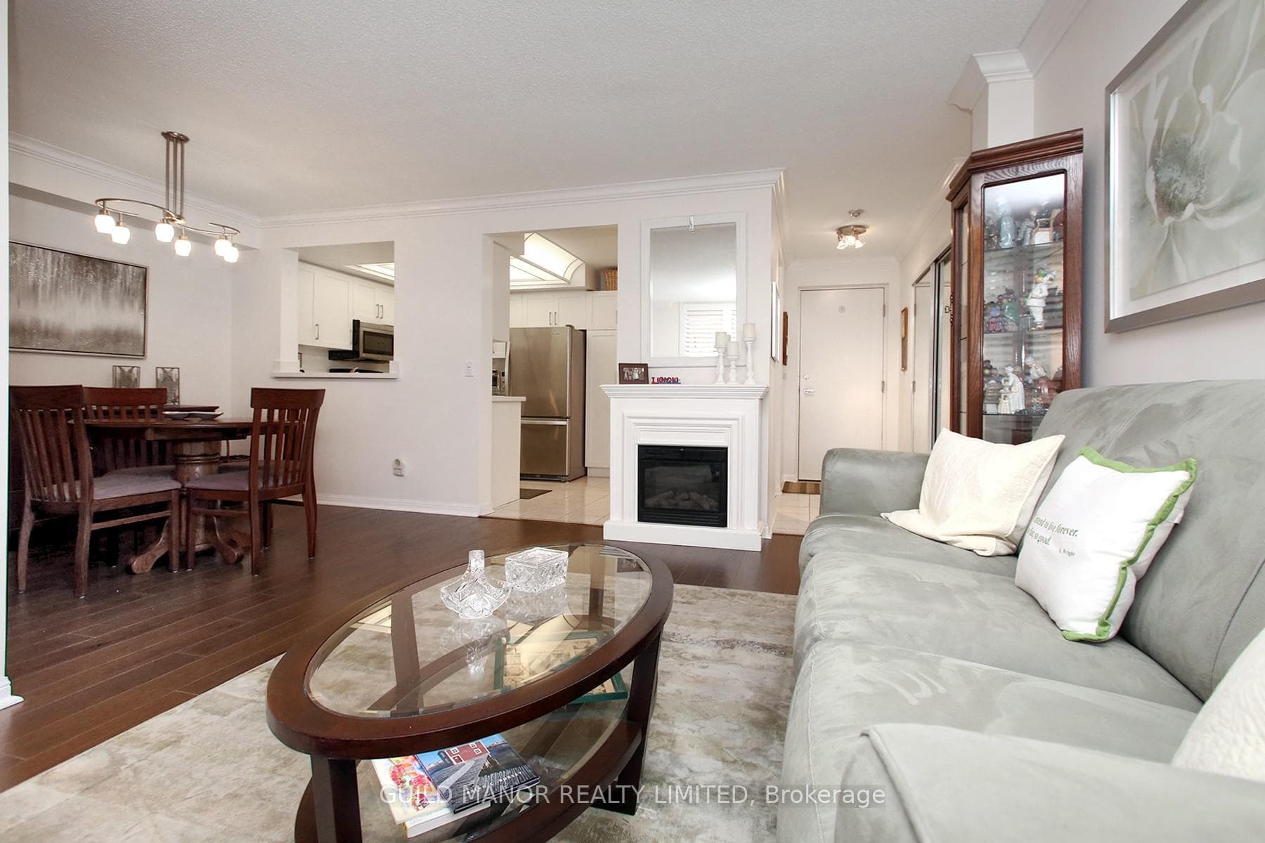 Living / Dining Rm