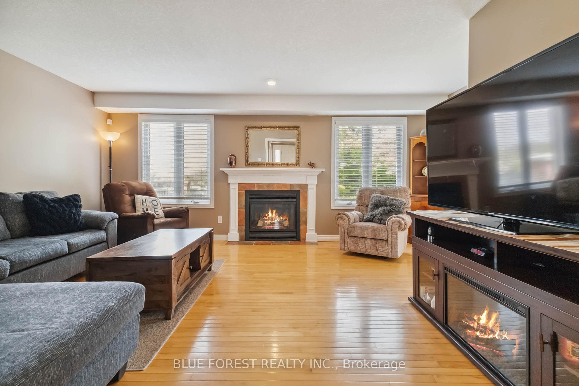 1 Riverbank Drive photo 4