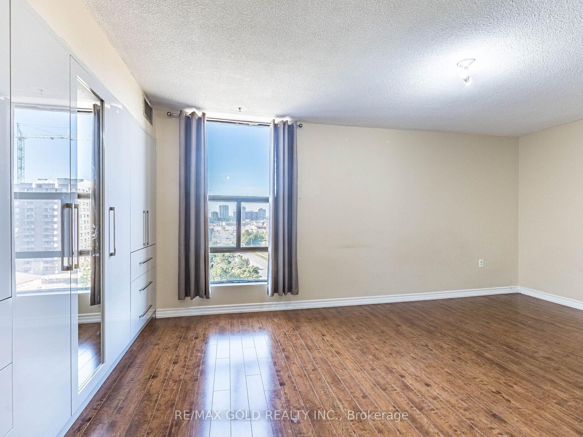 17 Knightsbridge Road Unit 1010 photo 25