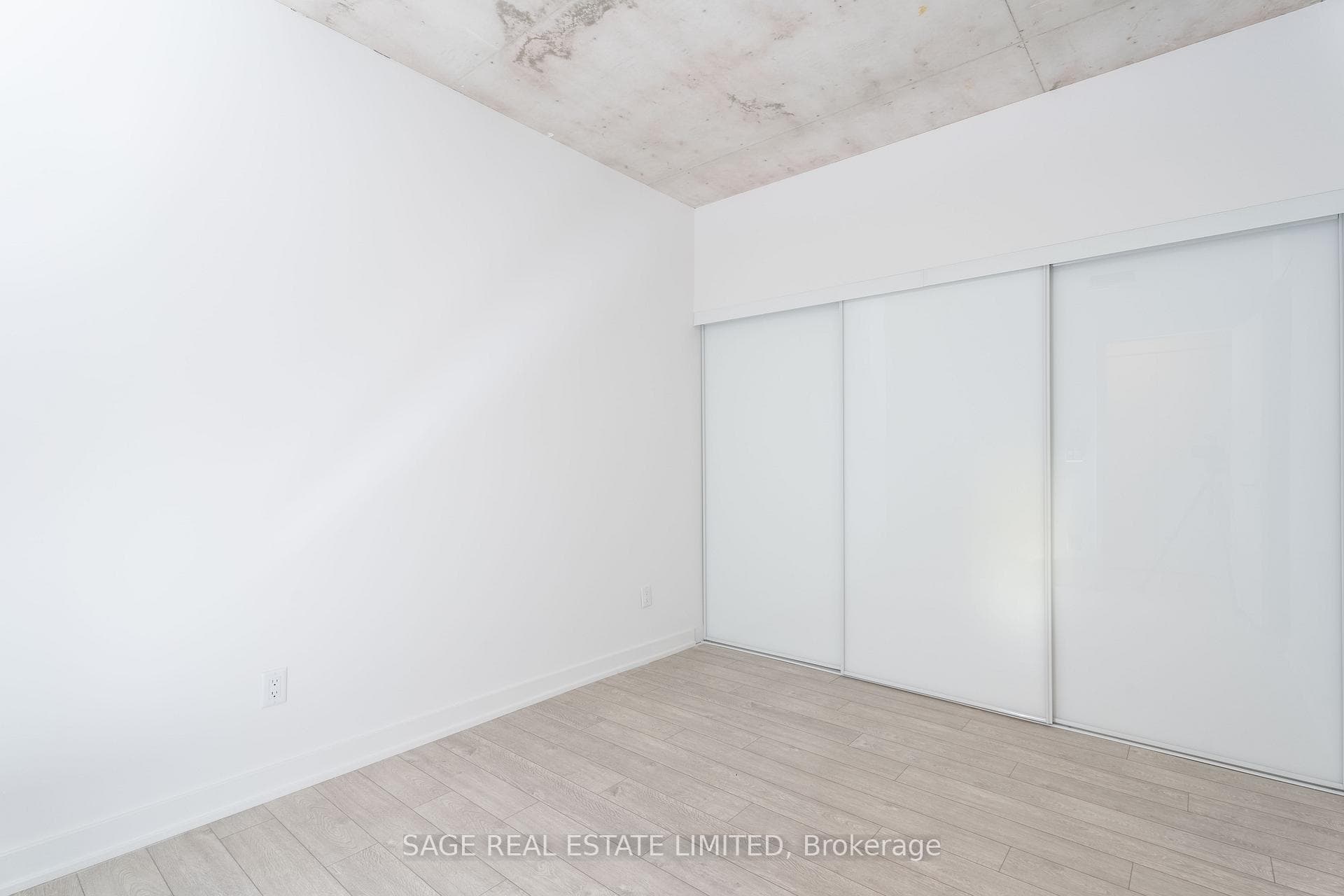 665 Queen Street Unit 307 photo 6
