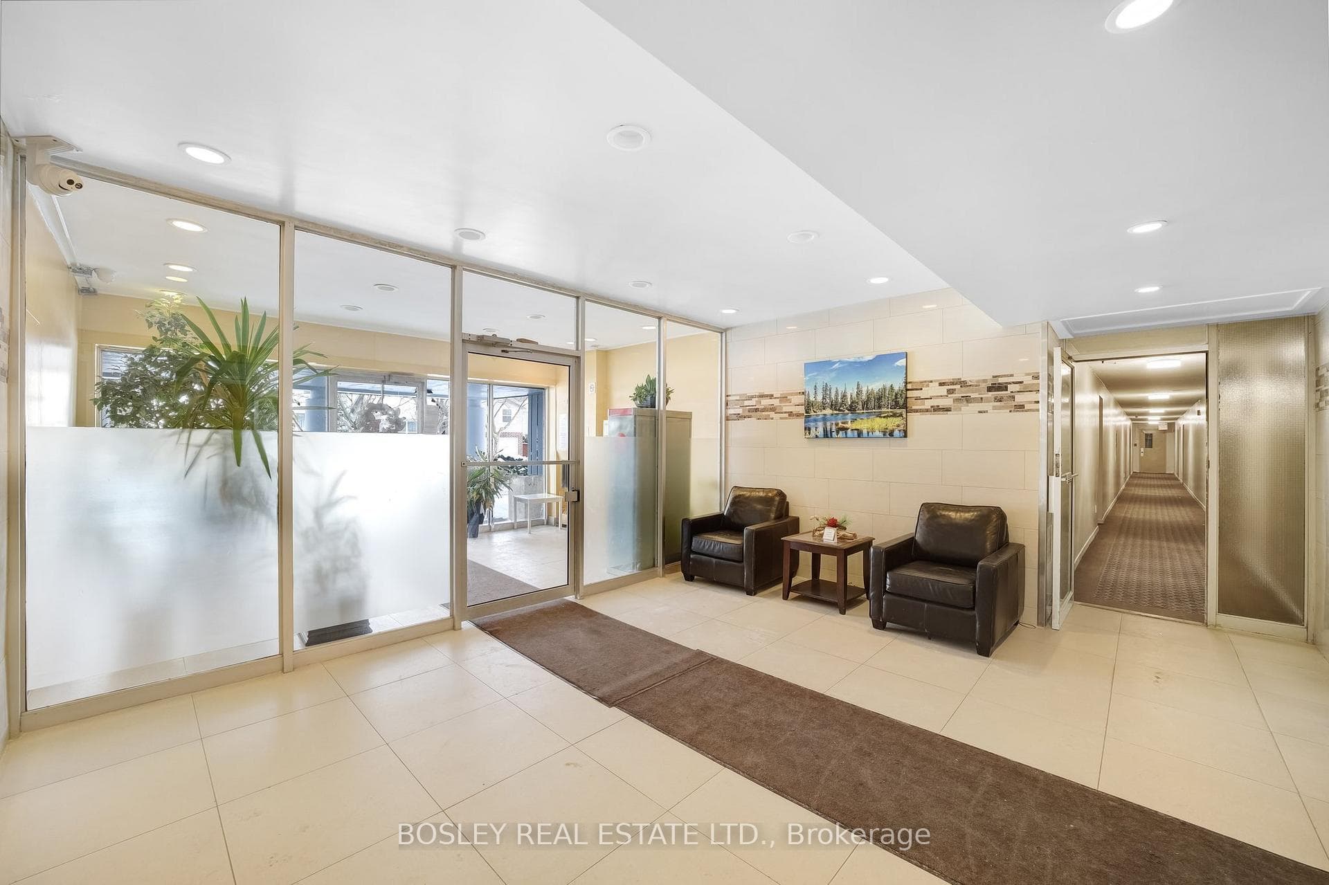 2485 Woking Crescent Unit 404 photo 25