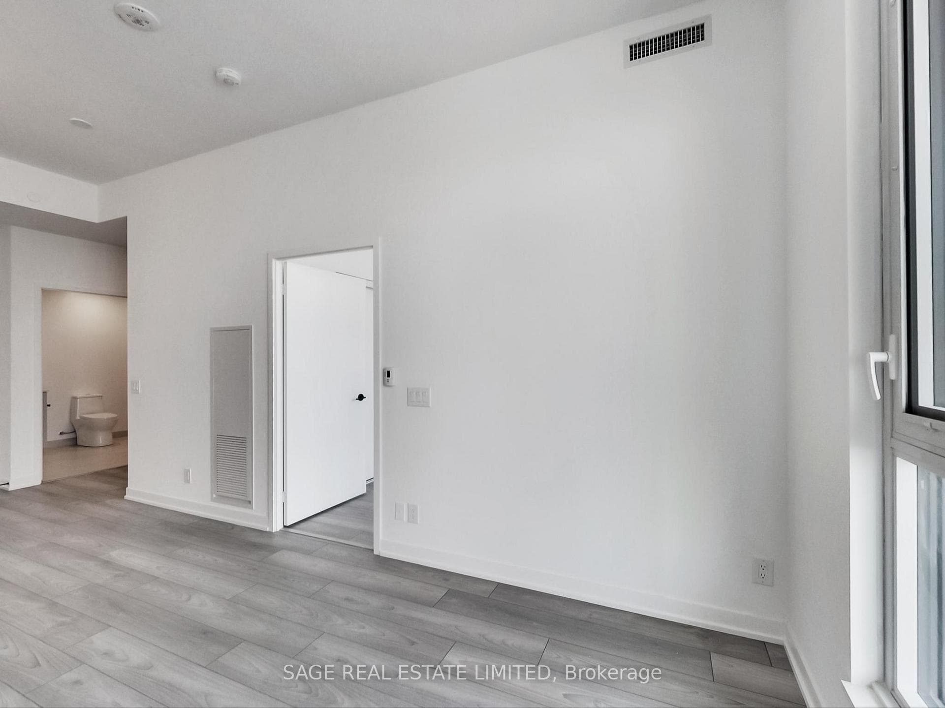 285 Dufferin Street Unit 1401 photo 32