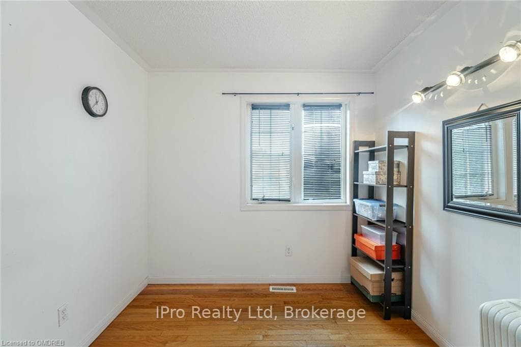 675 THOMPSON Road photo 34