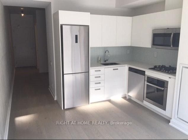 39 Brant Street Unit 511 photo 3