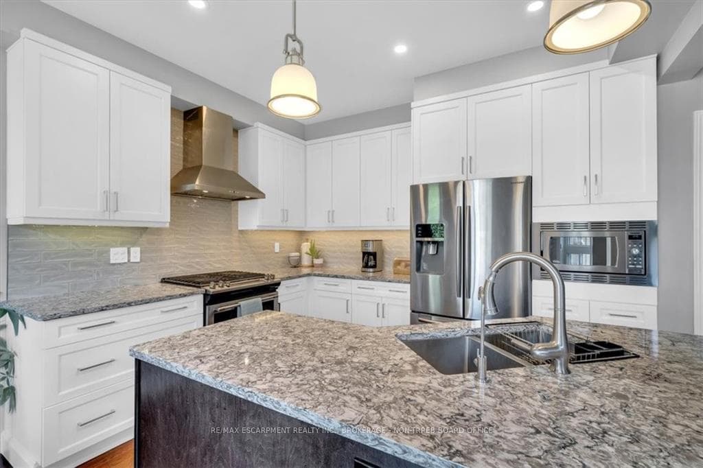 8 Hesham Drive photo 16