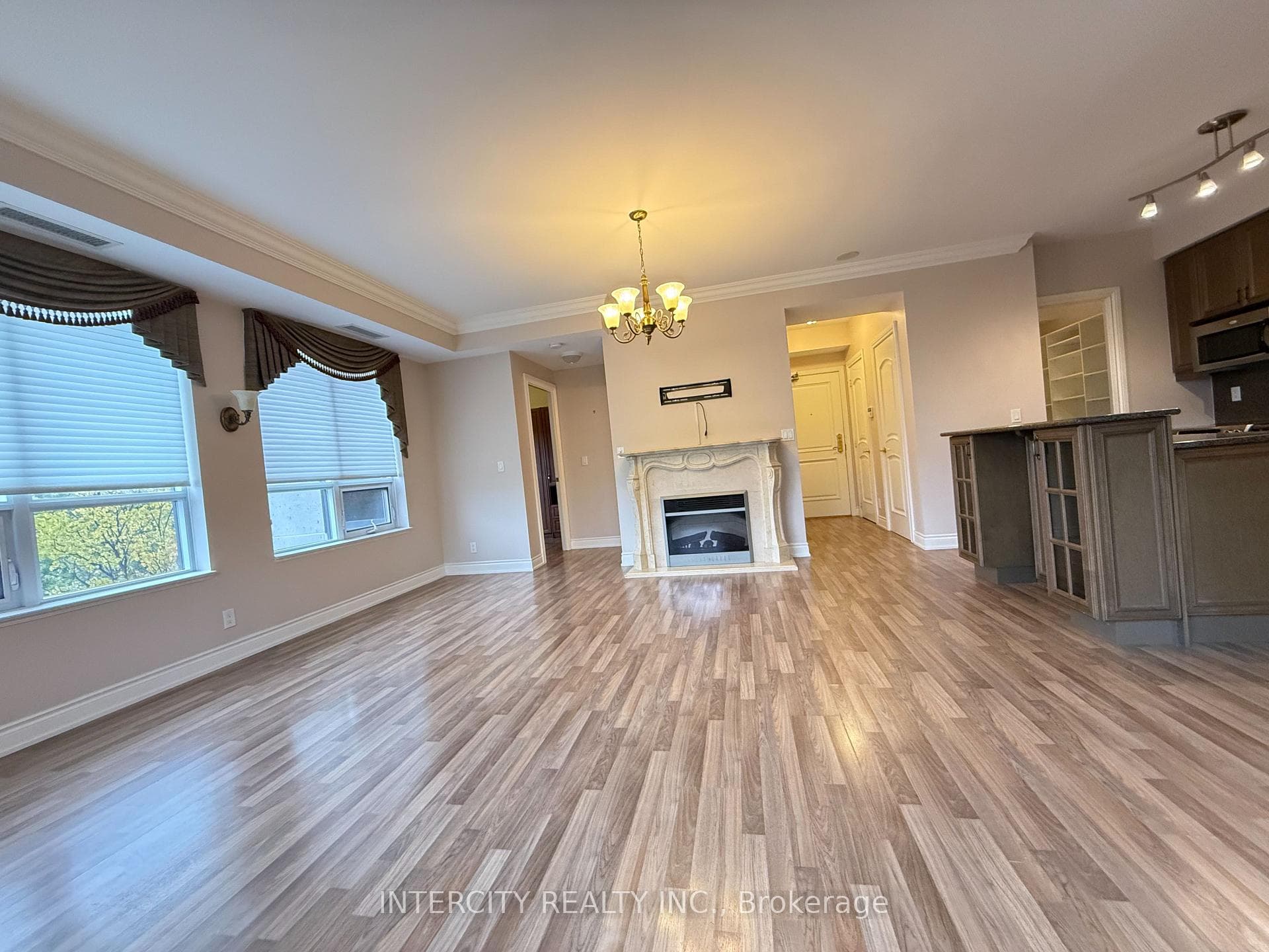 9225 Jane Street Unit 212 photo 8
