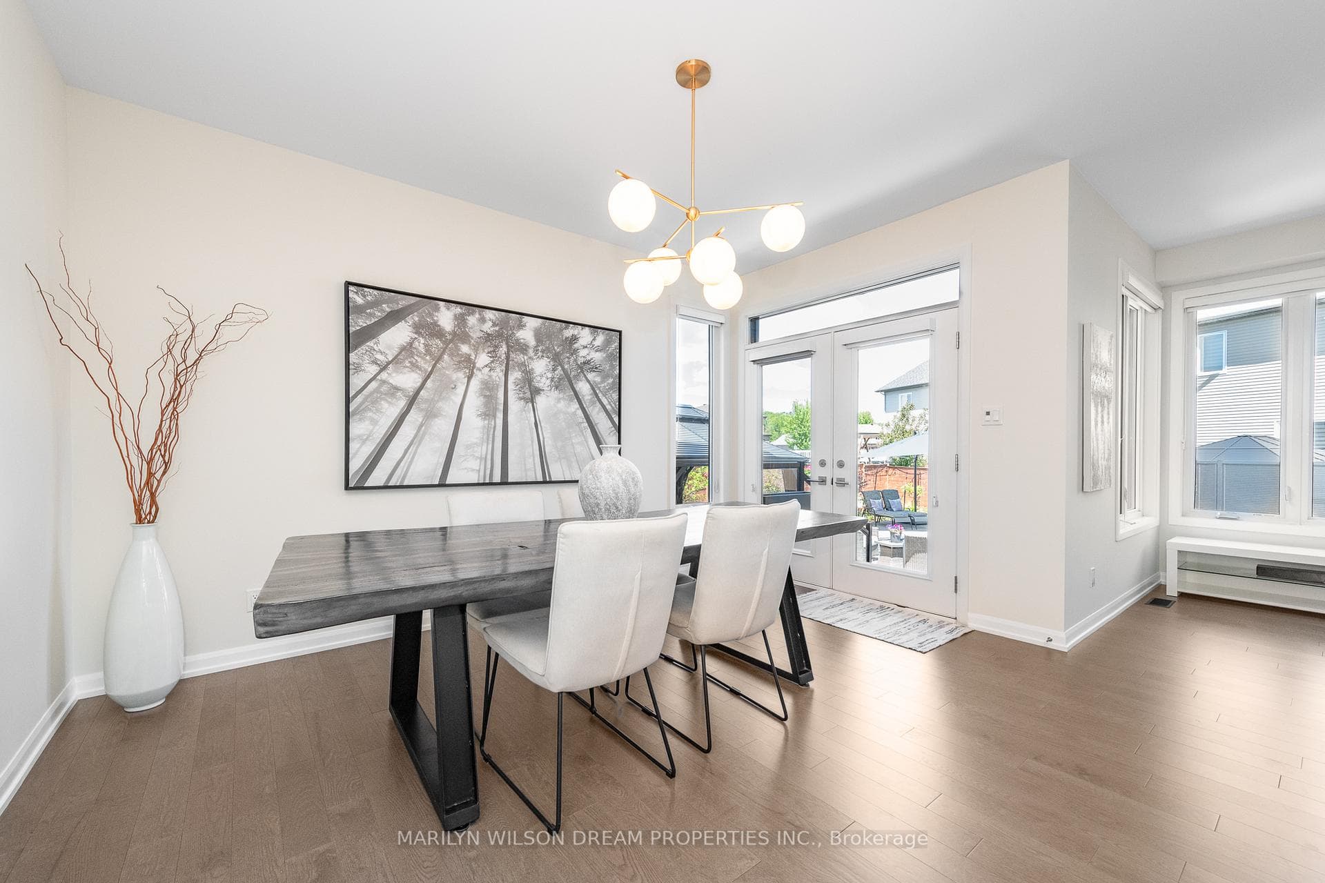 228 Onyx Crescent photo 14