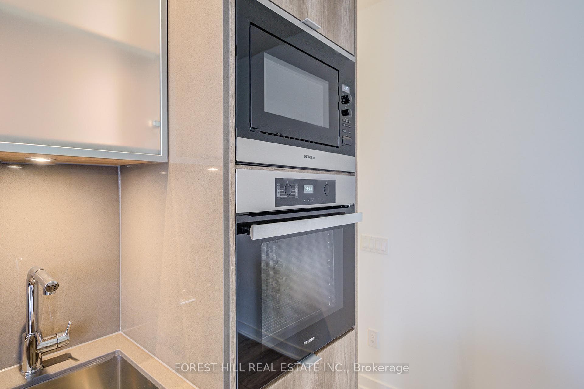 11 Yorkville Avenue Unit 1003 photo 24