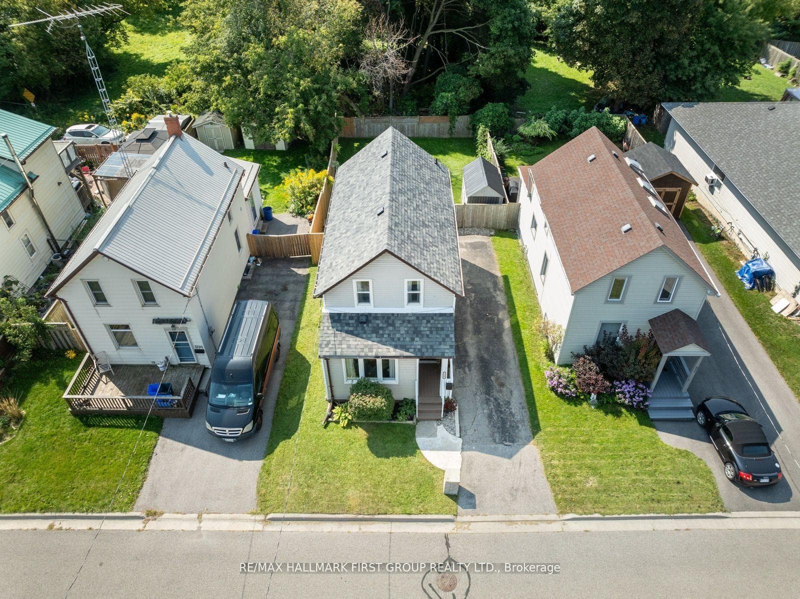 890 Robson Street photo 34