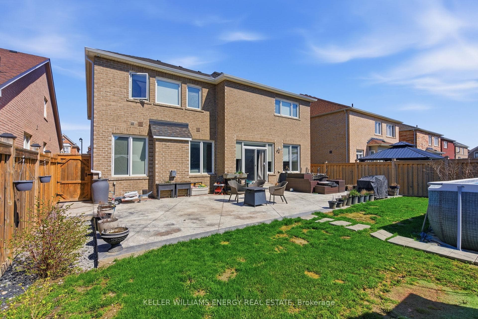 119 Stewart Crescent photo 45