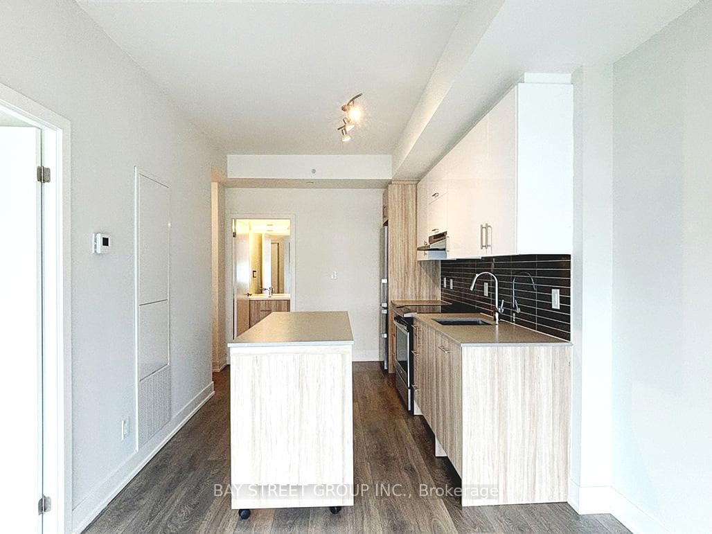180 Fairview Mall Dr N/A Unit 1001 photo 6