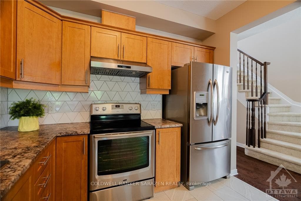 150 LARAMIE Crescent photo 8