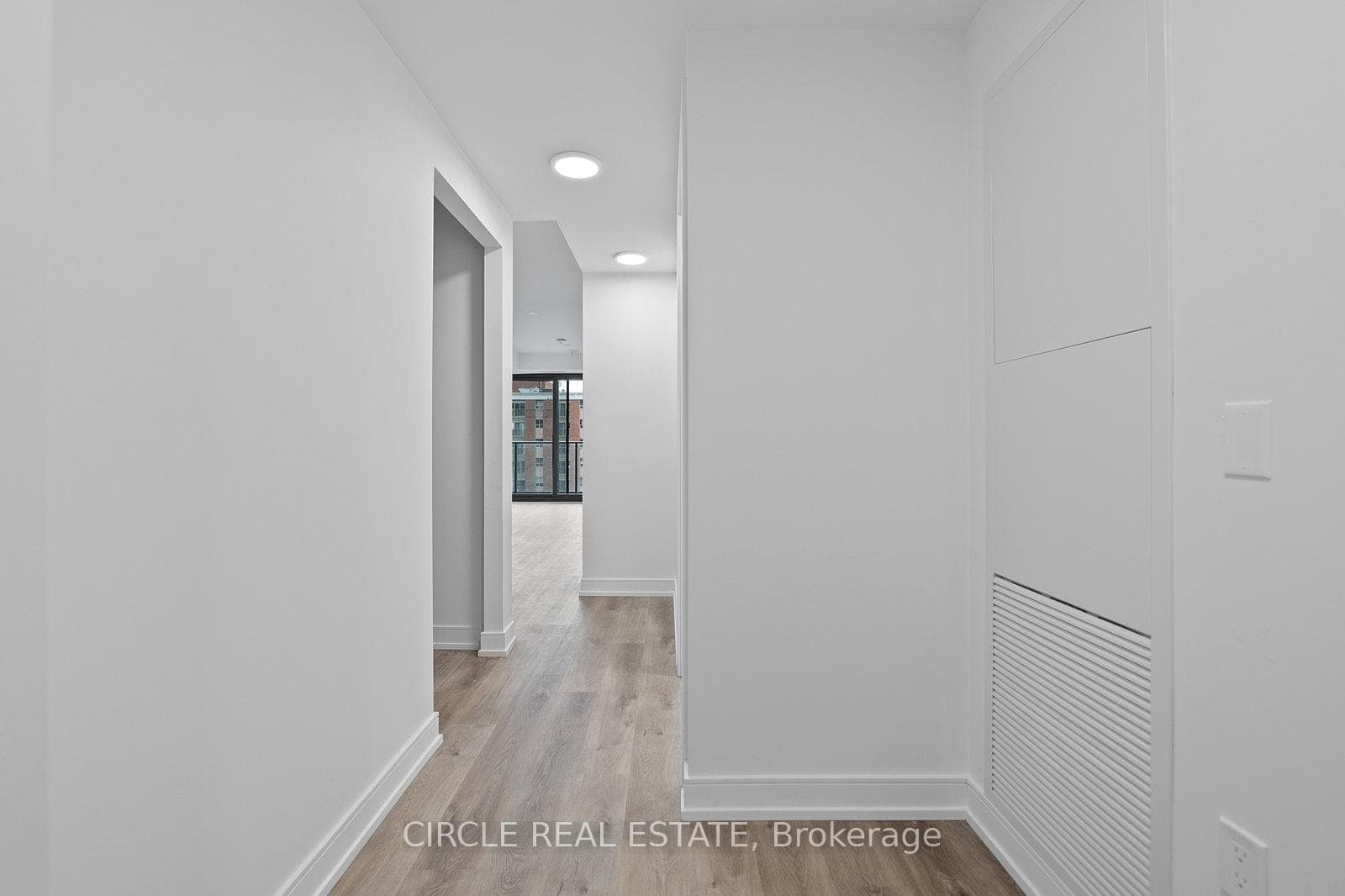 1 Jarvis Street Unit 1007 photo 4