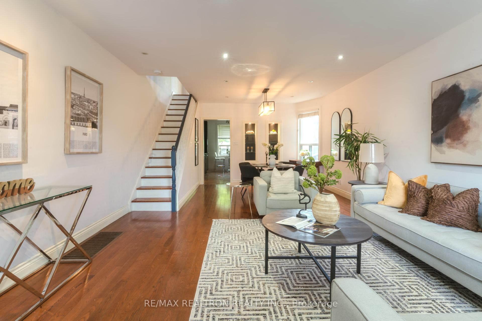 569 Greenwood Avenue photo 3