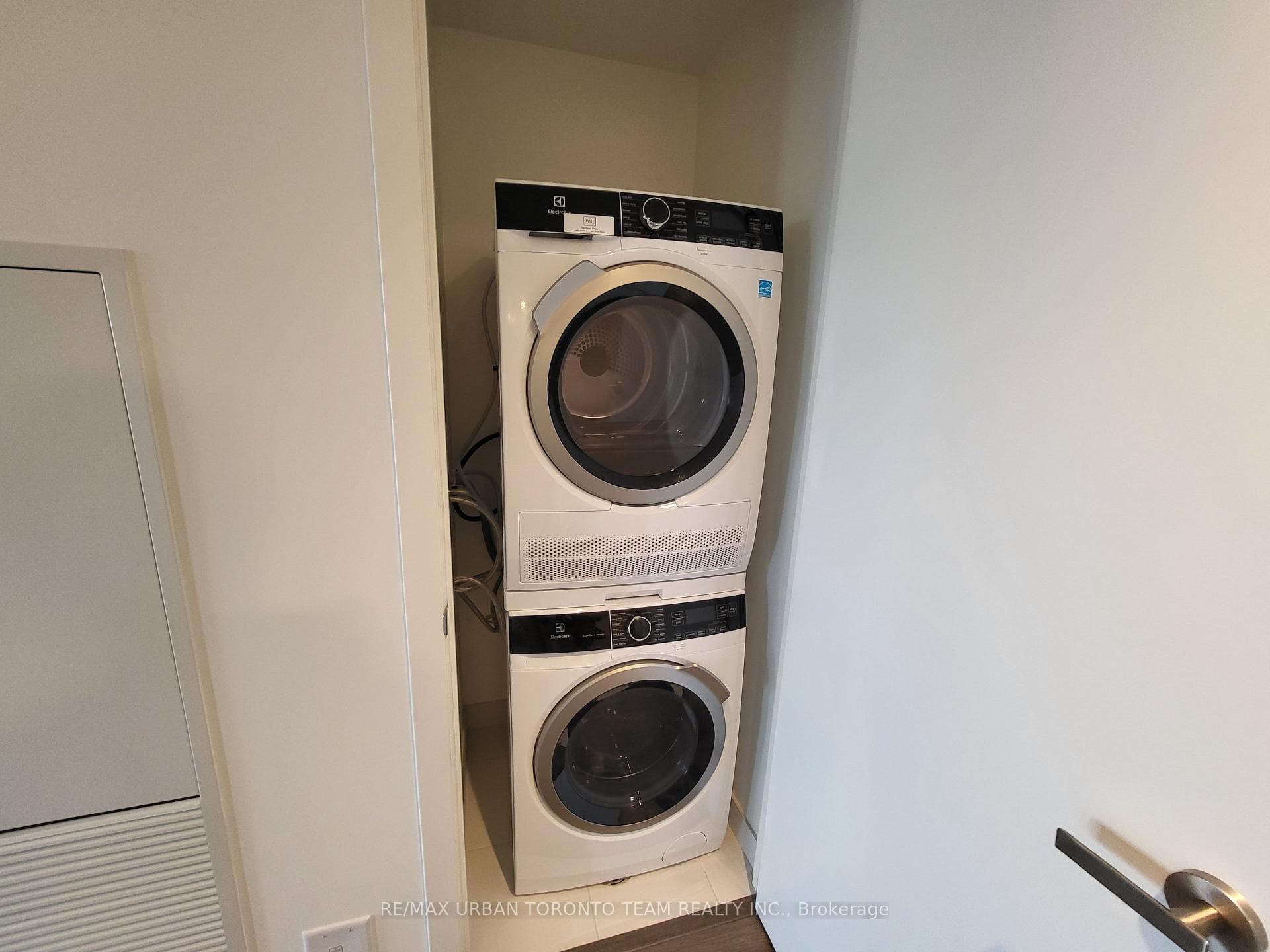 138 Downes Street Unit 3702 photo 15